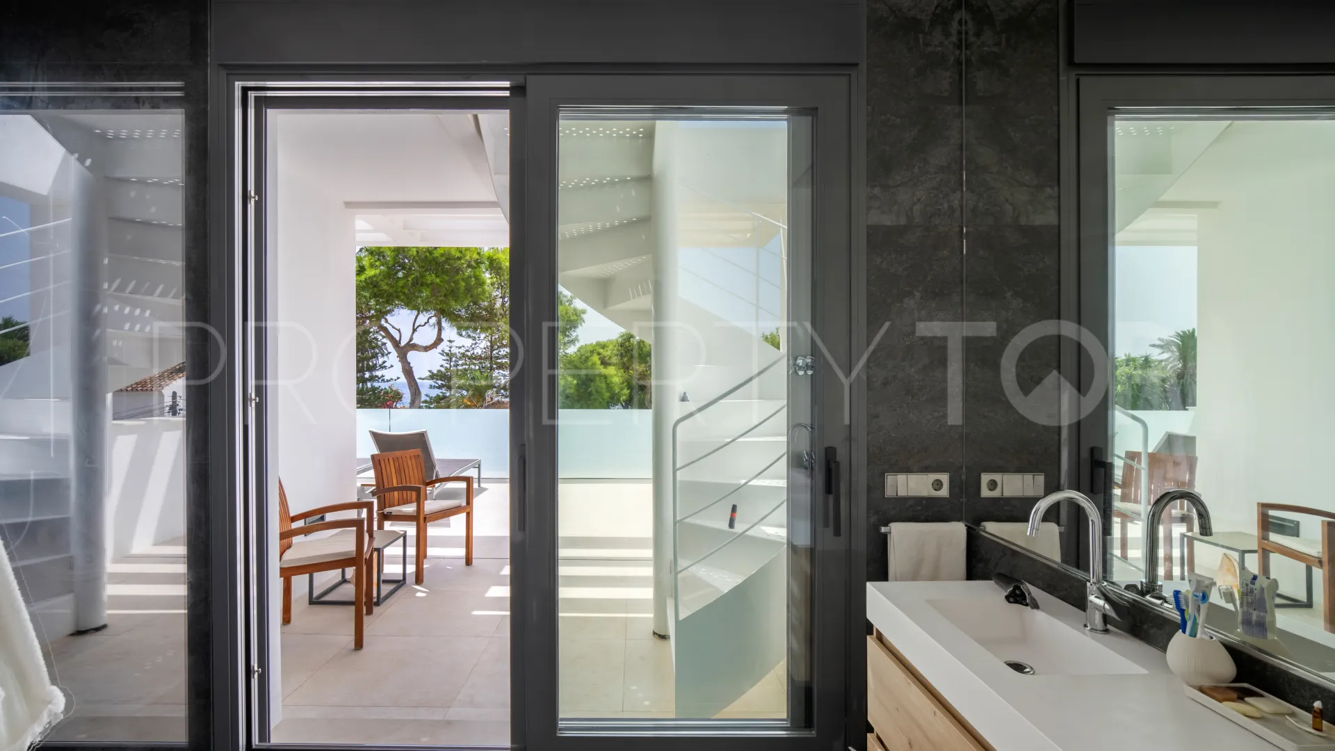 6 bedrooms Marbesa villa for sale