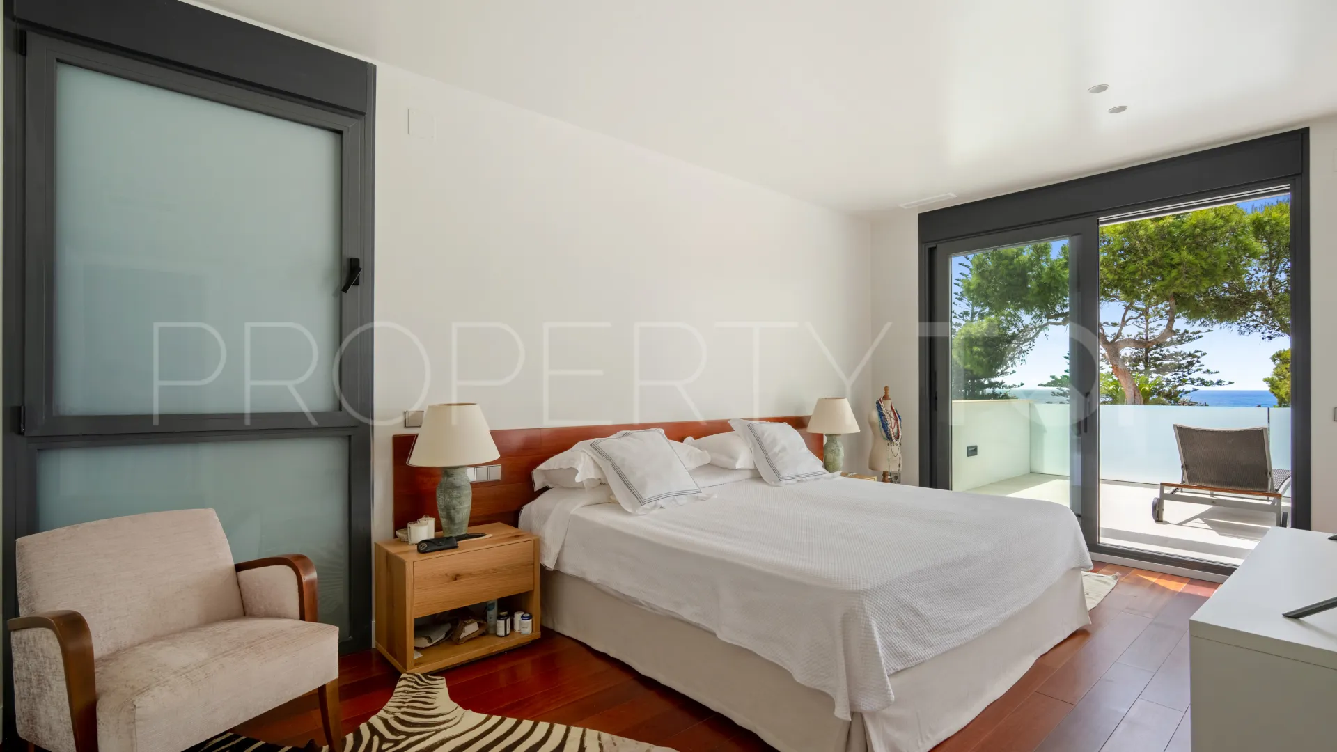 6 bedrooms Marbesa villa for sale