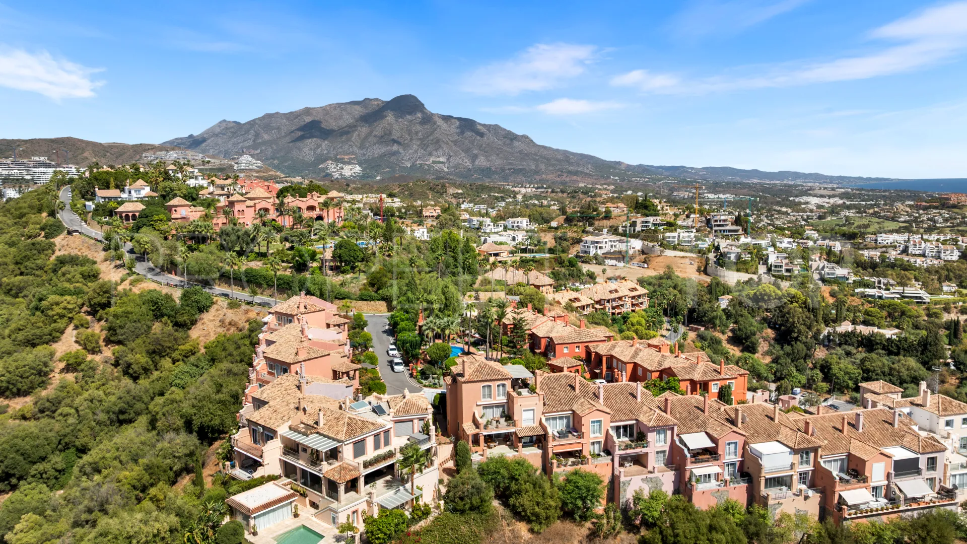 4 bedrooms apartment for sale in Monte Halcones