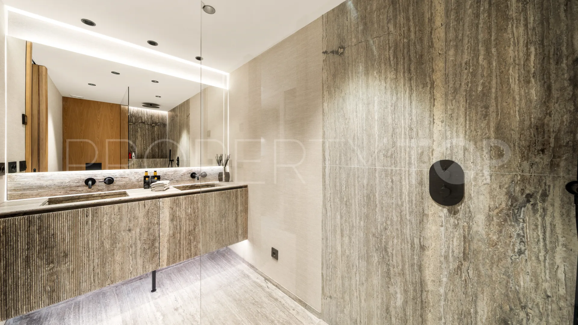 4 bedrooms apartment for sale in Monte Halcones