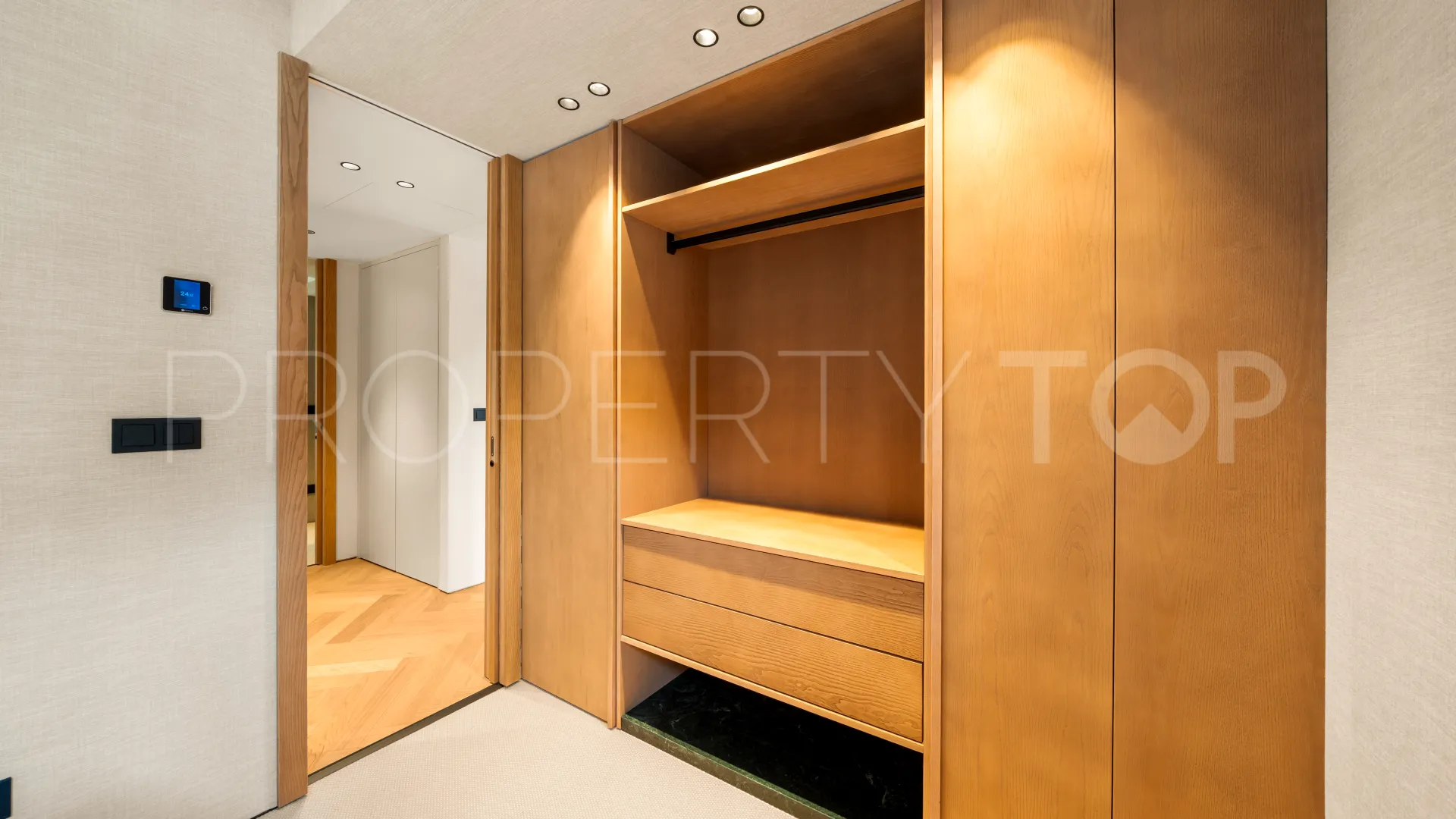 4 bedrooms apartment for sale in Monte Halcones