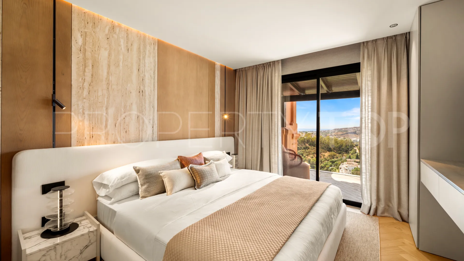 4 bedrooms apartment for sale in Monte Halcones