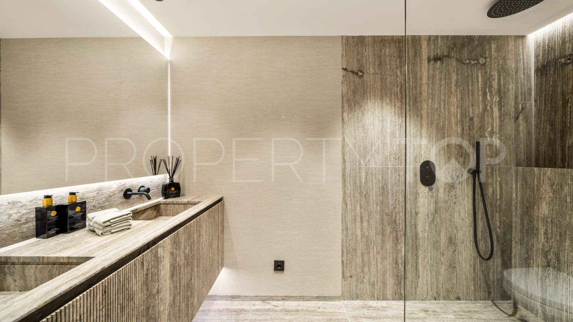 4 bedrooms apartment for sale in Monte Halcones