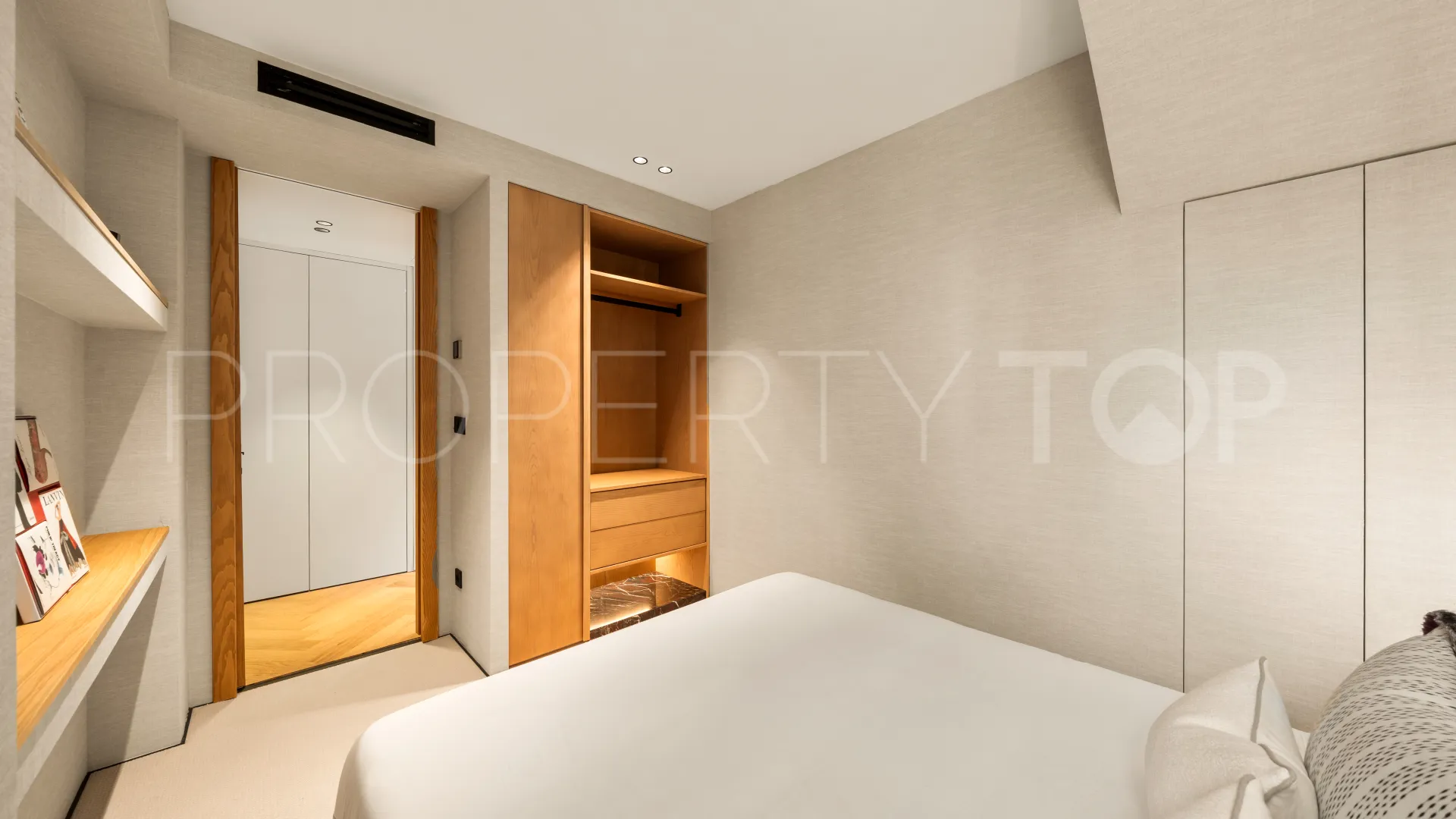 4 bedrooms apartment for sale in Monte Halcones