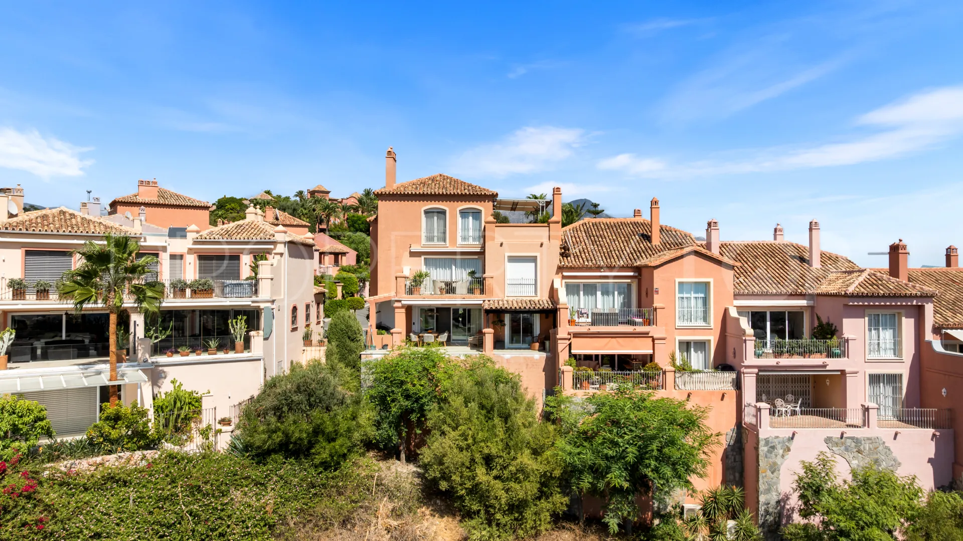 4 bedrooms apartment for sale in Monte Halcones