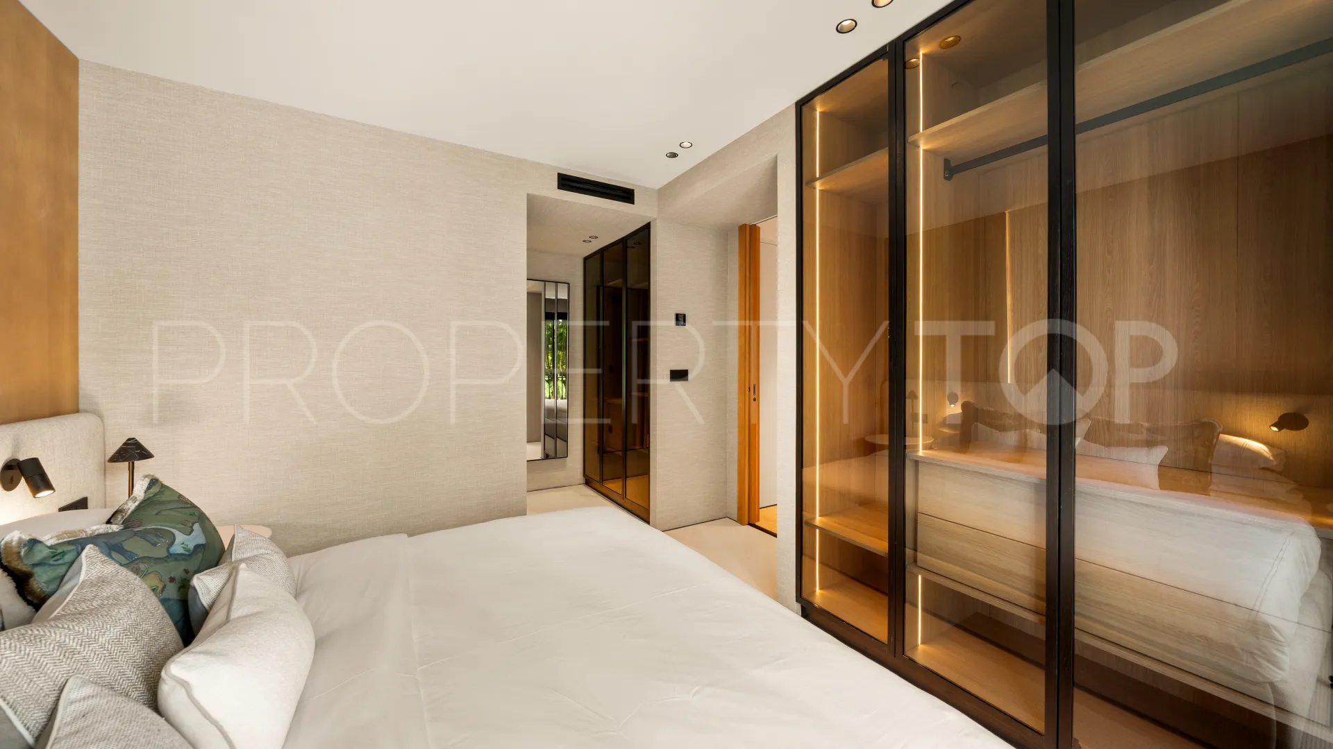 4 bedrooms apartment for sale in Monte Halcones