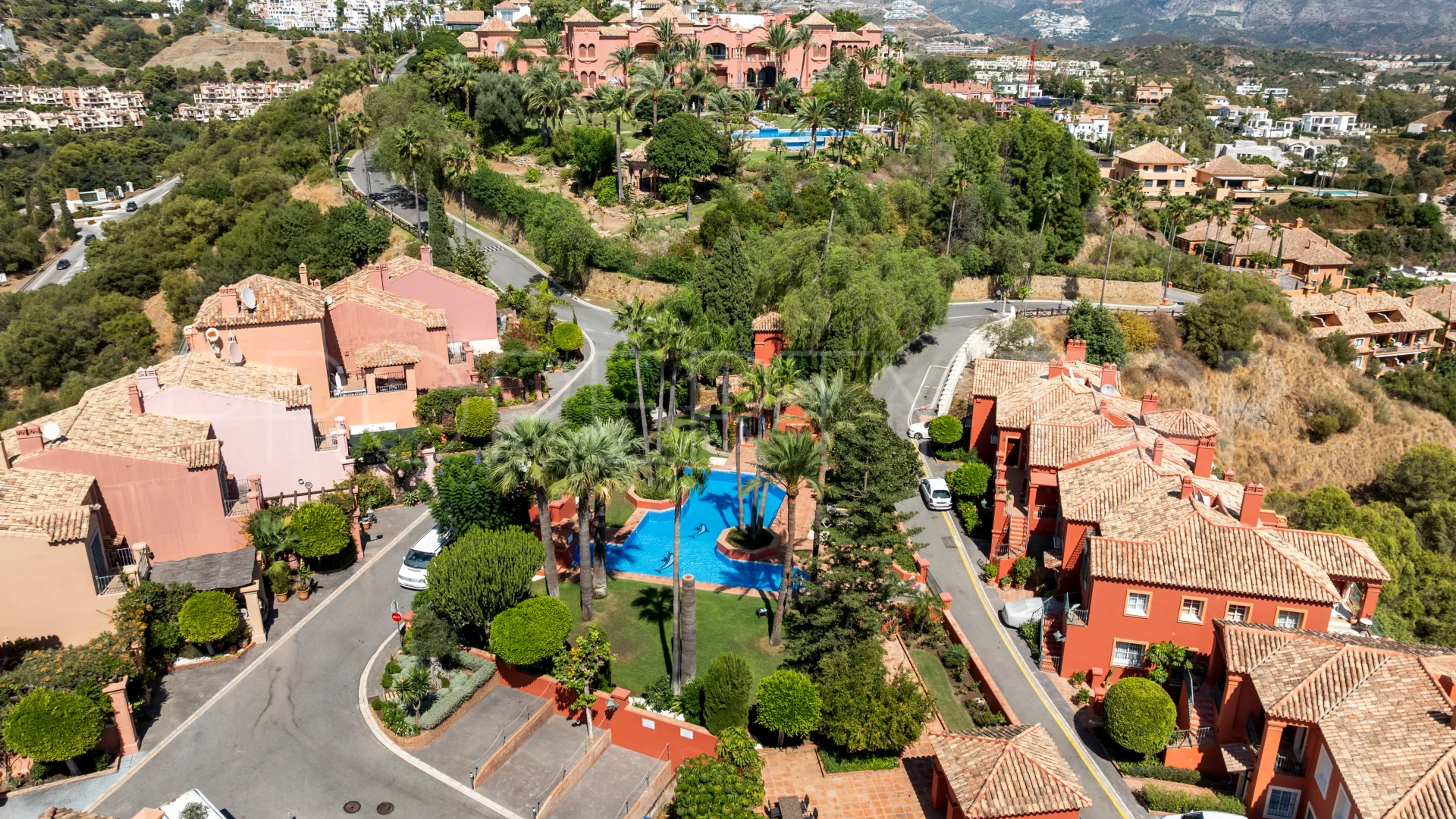 4 bedrooms apartment for sale in Monte Halcones