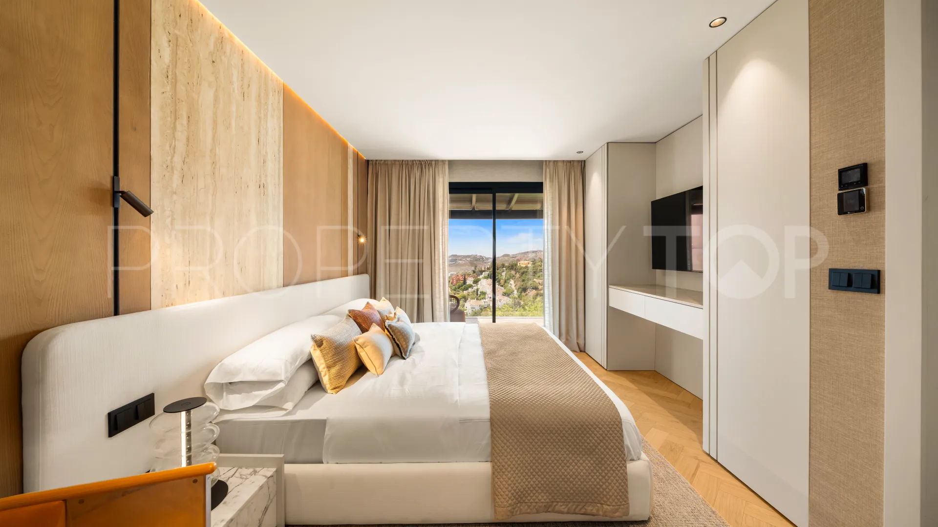 4 bedrooms apartment for sale in Monte Halcones