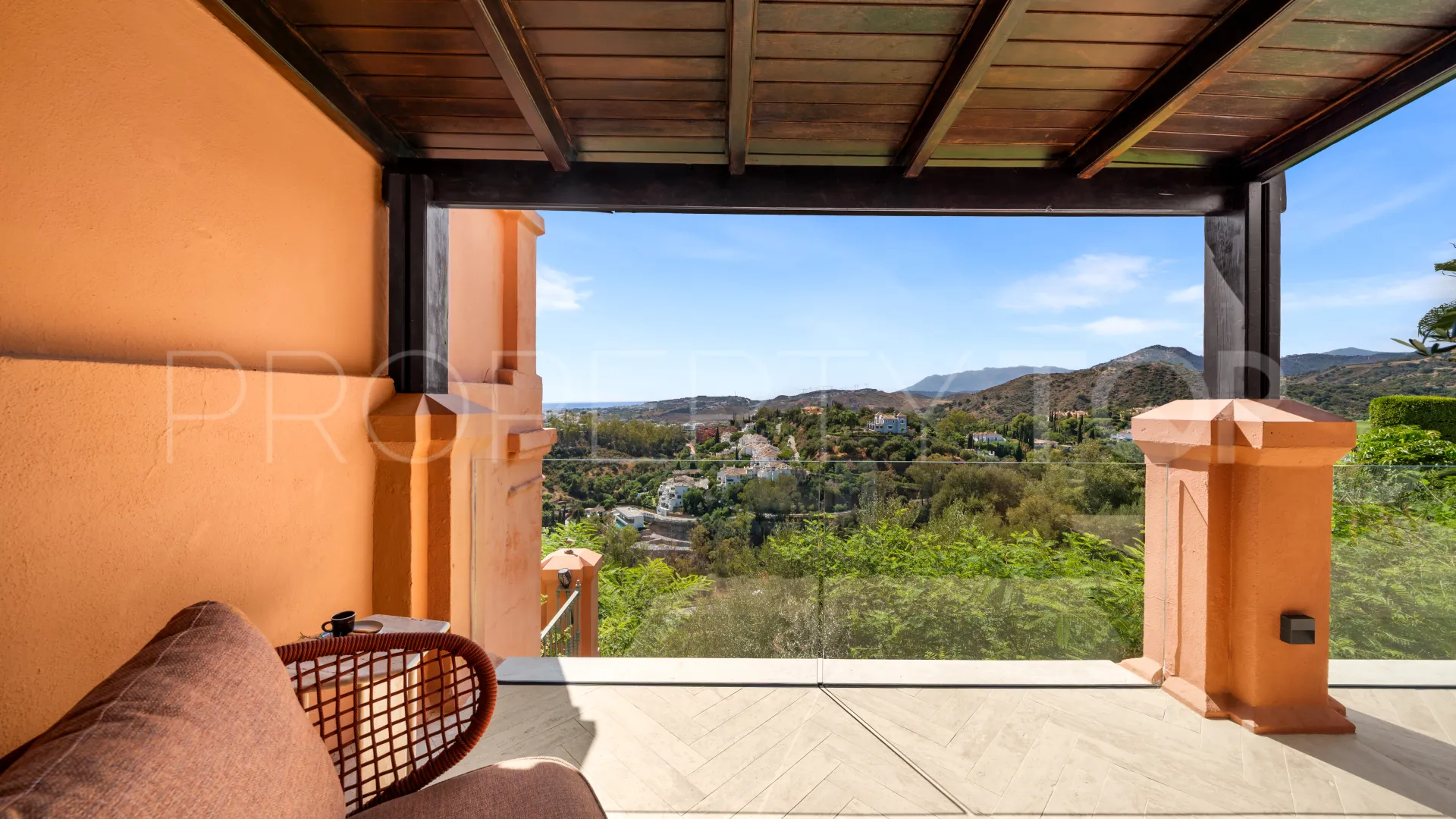 4 bedrooms apartment for sale in Monte Halcones