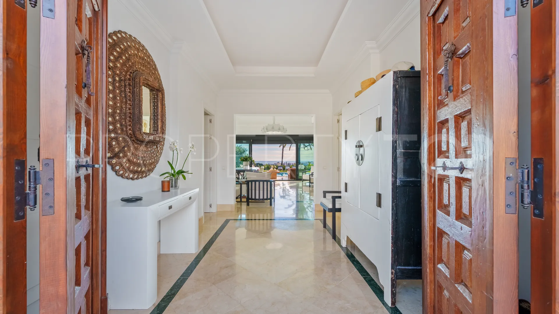 Villa with 4 bedrooms for sale in Nueva Andalucia