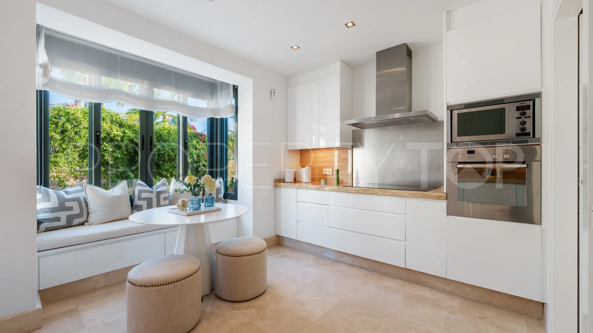 Villa with 4 bedrooms for sale in Nueva Andalucia