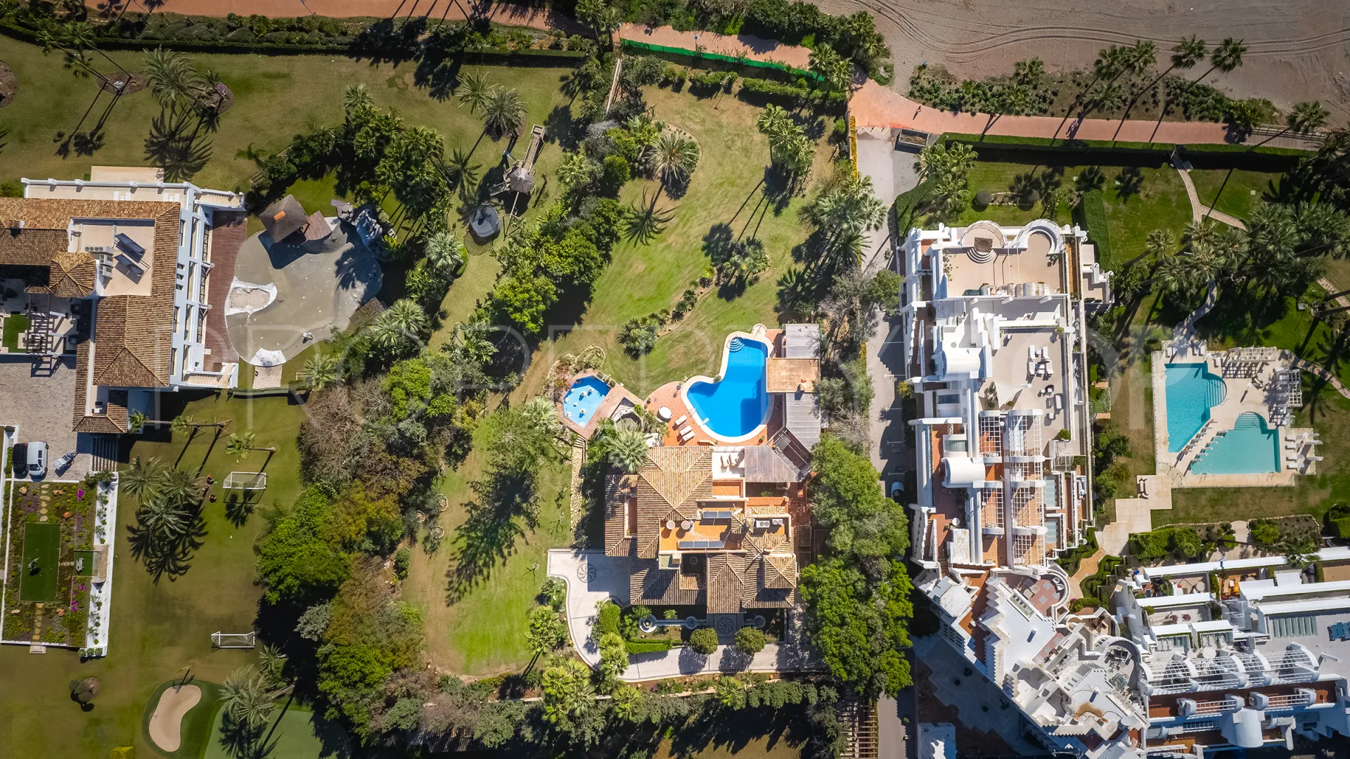 Villa en venta en Hacienda Beach con 8 dormitorios