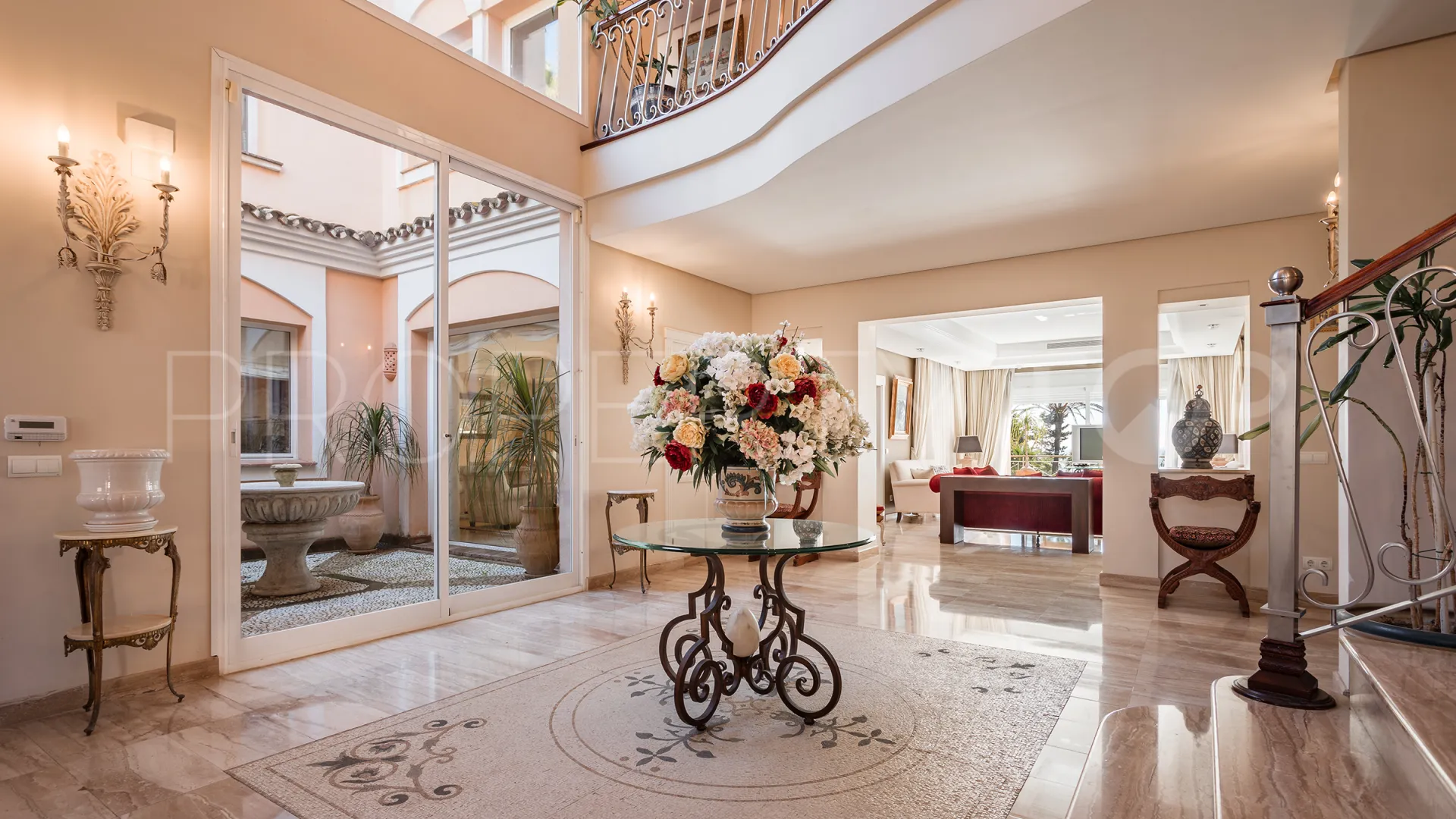 Villa en venta en Hacienda Beach con 8 dormitorios