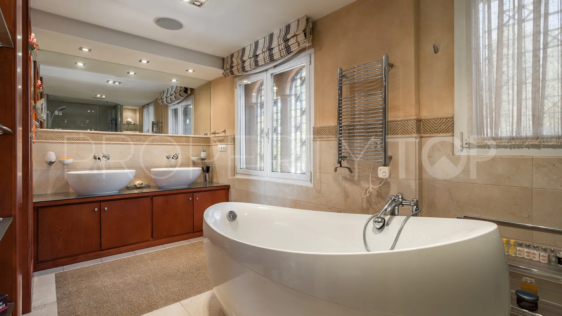 Villa en venta en Hacienda Beach con 8 dormitorios