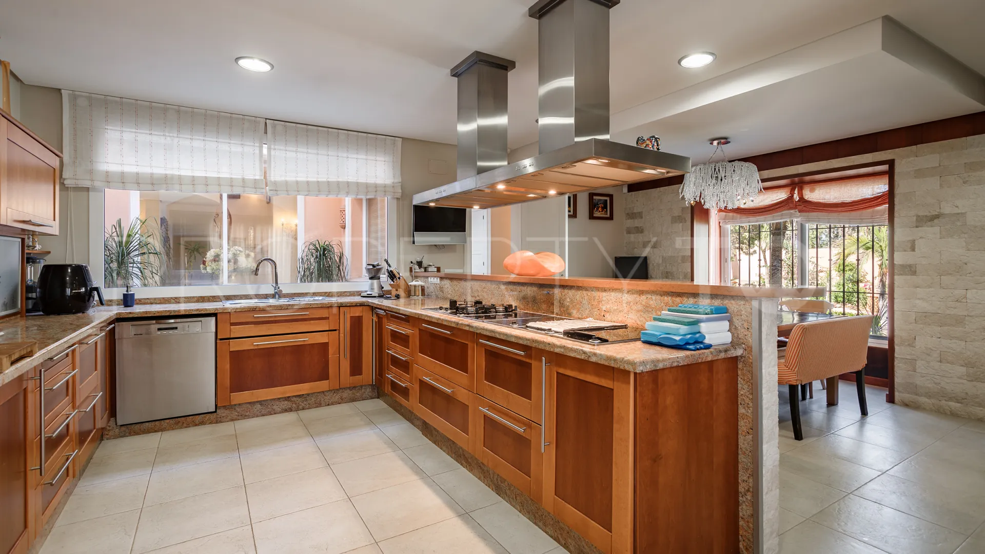 Villa en venta en Hacienda Beach con 8 dormitorios
