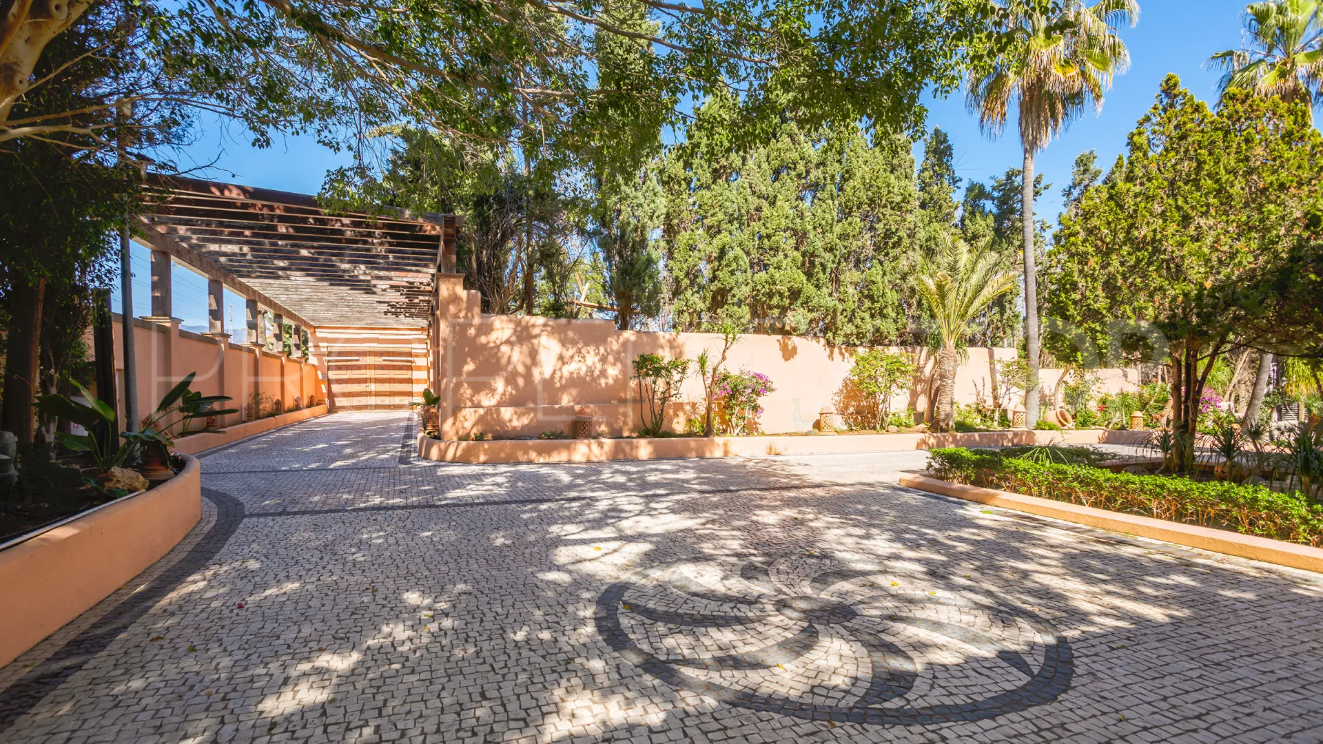 Villa en venta en Hacienda Beach con 8 dormitorios