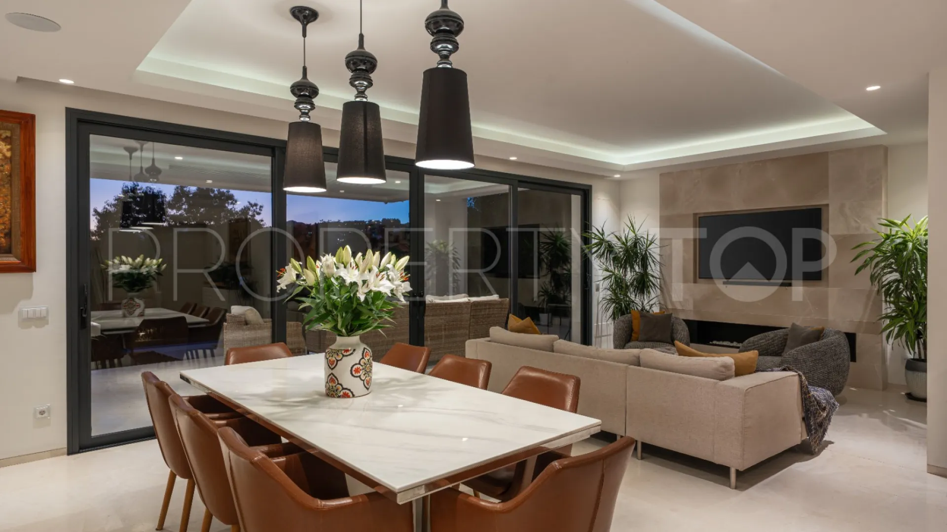 Villa with 6 bedrooms for sale in Nueva Andalucia