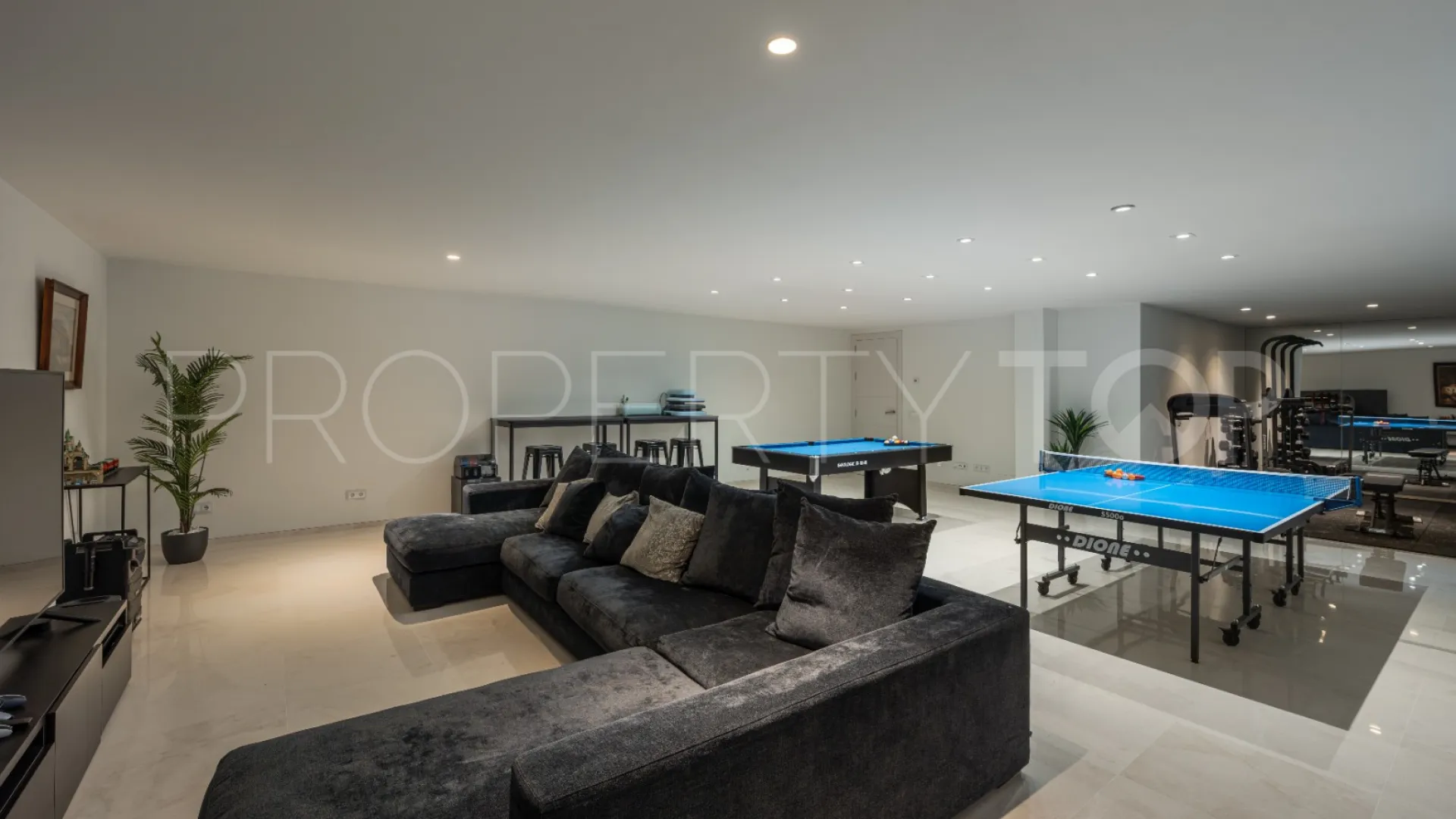 Villa with 6 bedrooms for sale in Nueva Andalucia