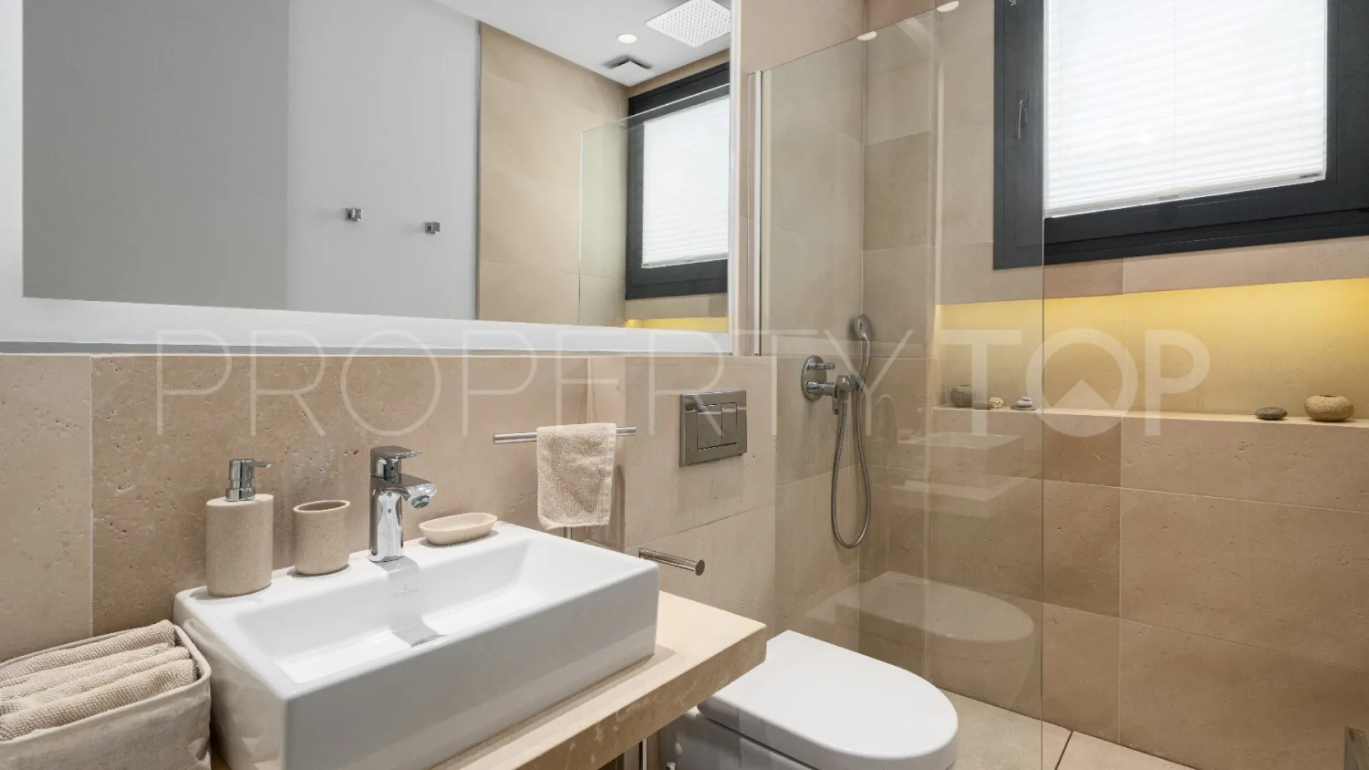 Villa with 6 bedrooms for sale in Nueva Andalucia