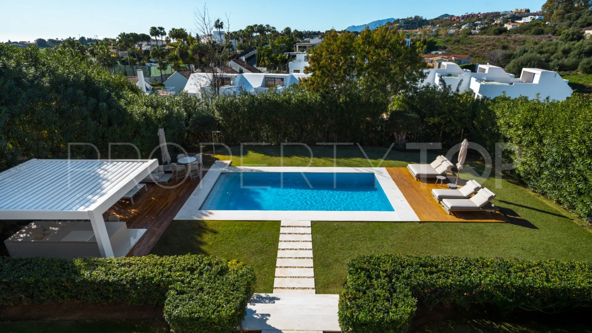Villa with 6 bedrooms for sale in Nueva Andalucia