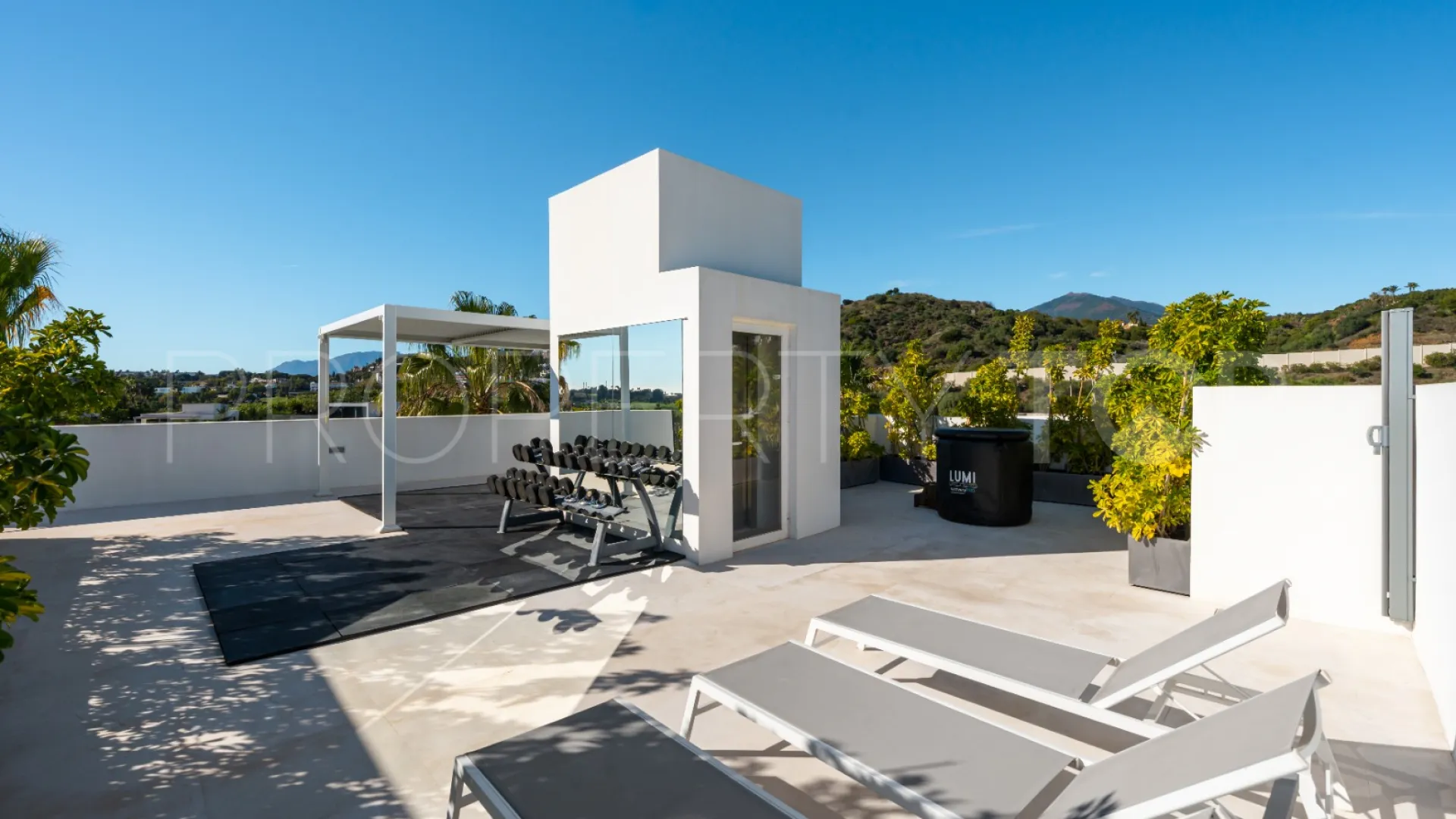 Villa with 6 bedrooms for sale in Nueva Andalucia