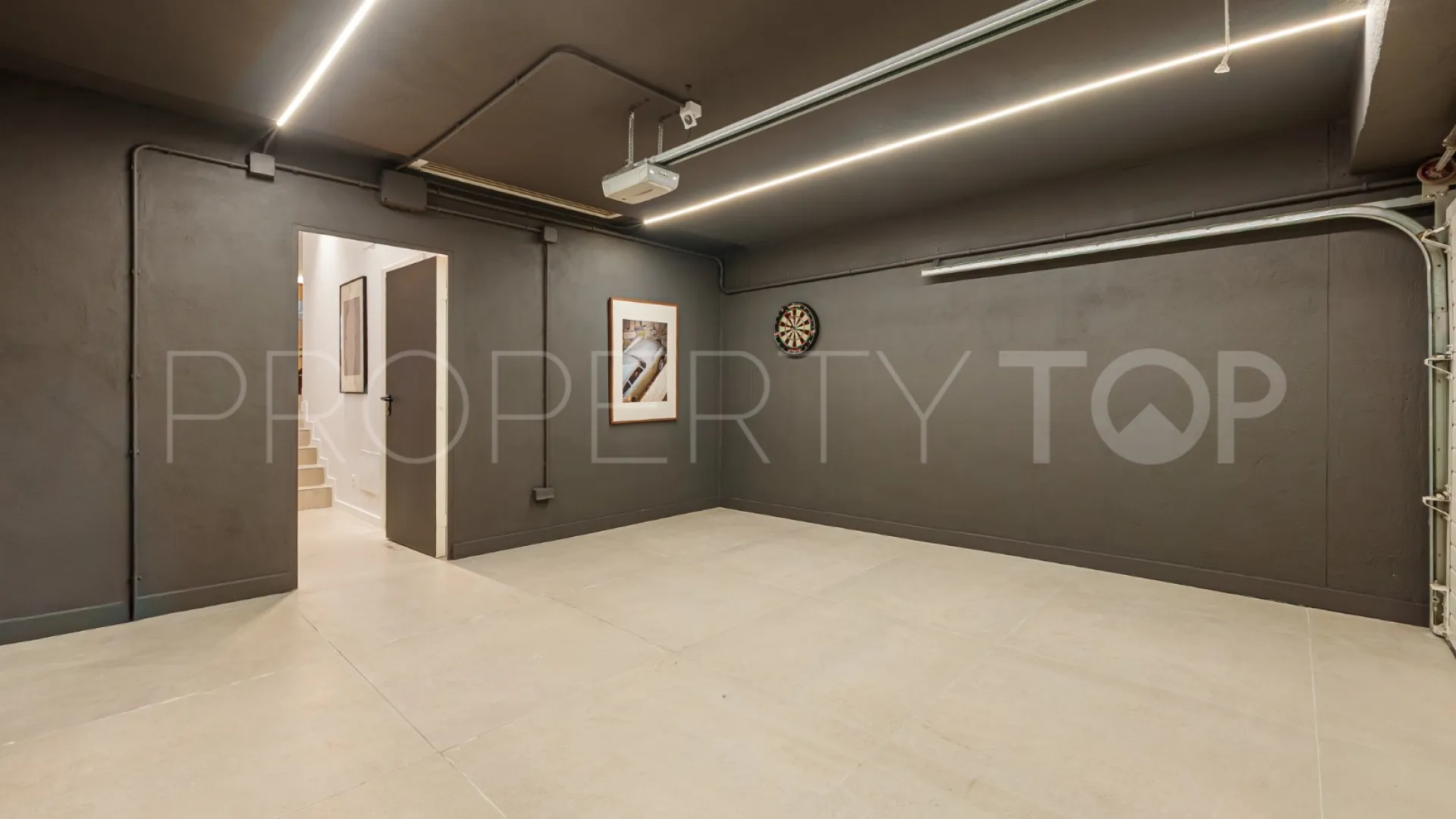 For sale town house in Marbella Golden Mile with 4 bedrooms