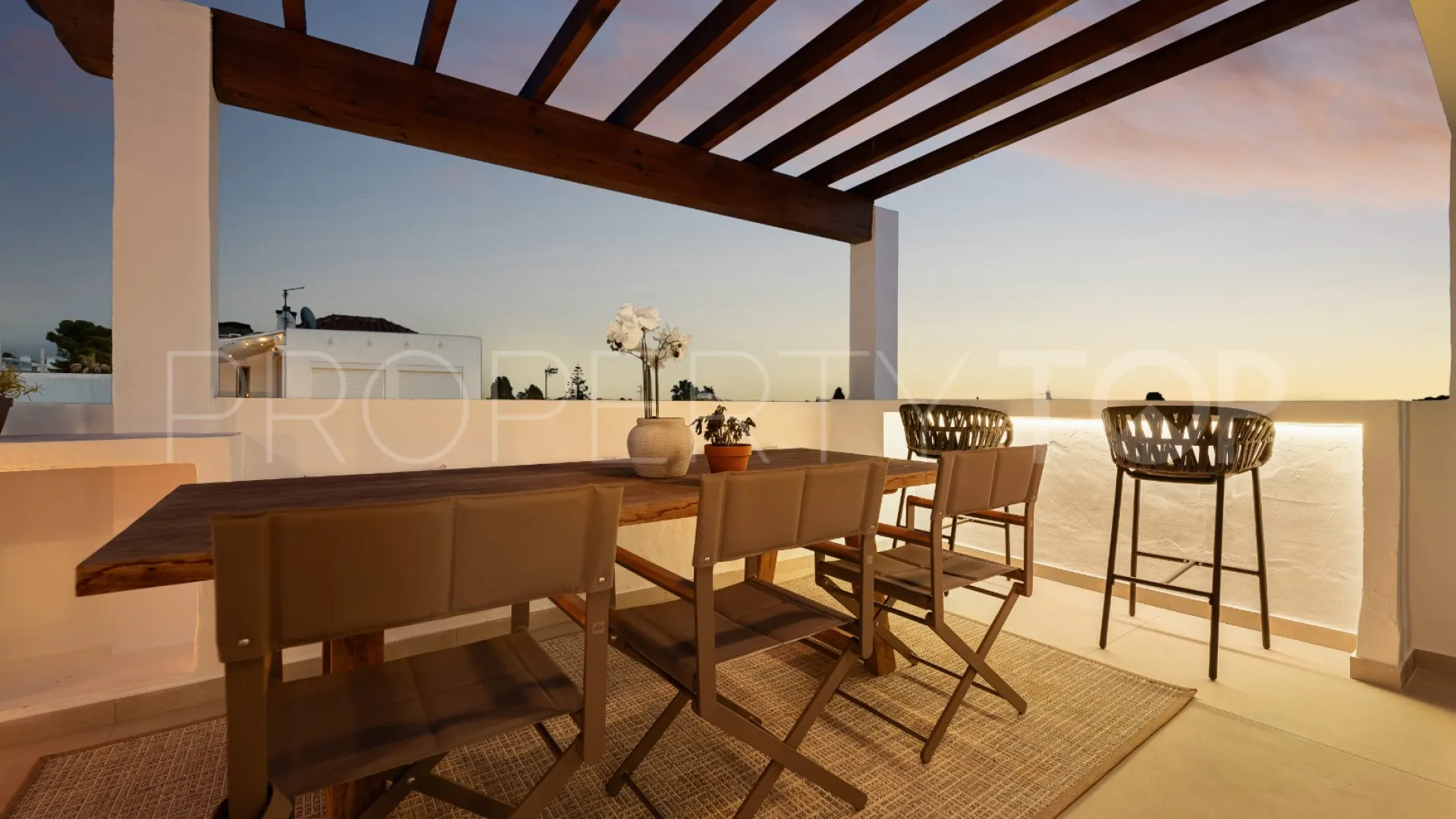 For sale town house in Marbella Golden Mile with 4 bedrooms