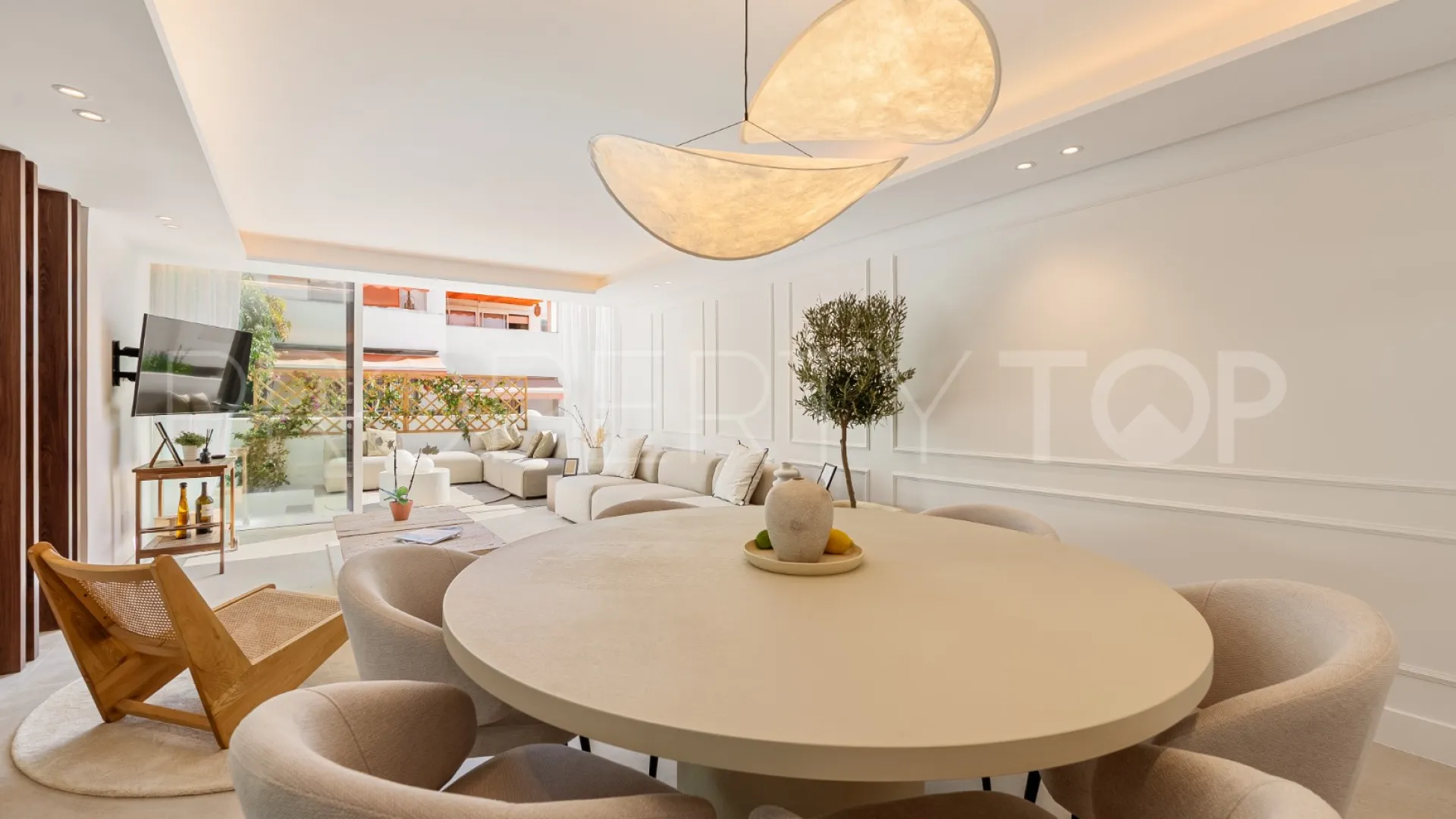For sale town house in Marbella Golden Mile with 4 bedrooms