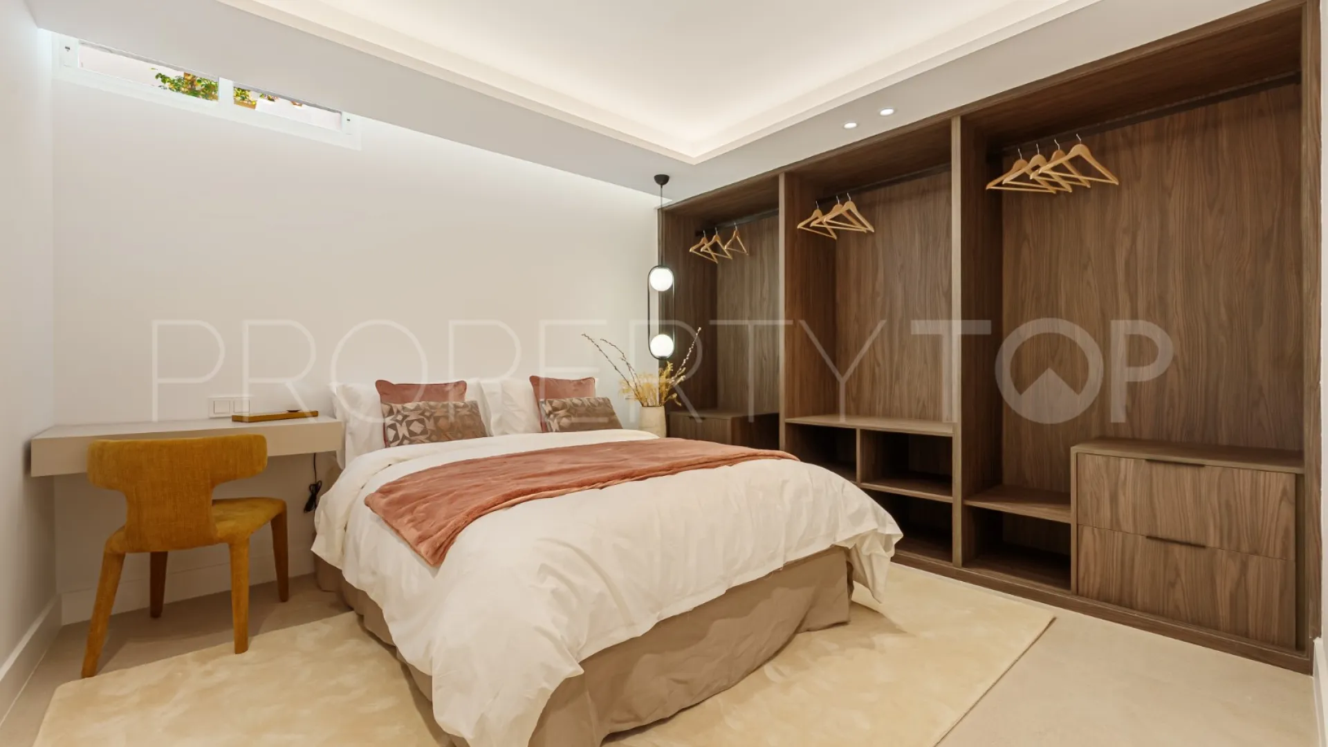 For sale town house in Marbella Golden Mile with 4 bedrooms