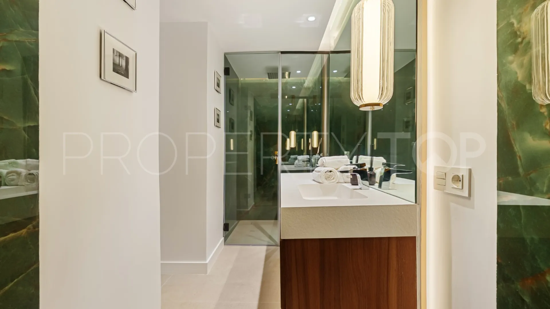 For sale town house in Marbella Golden Mile with 4 bedrooms