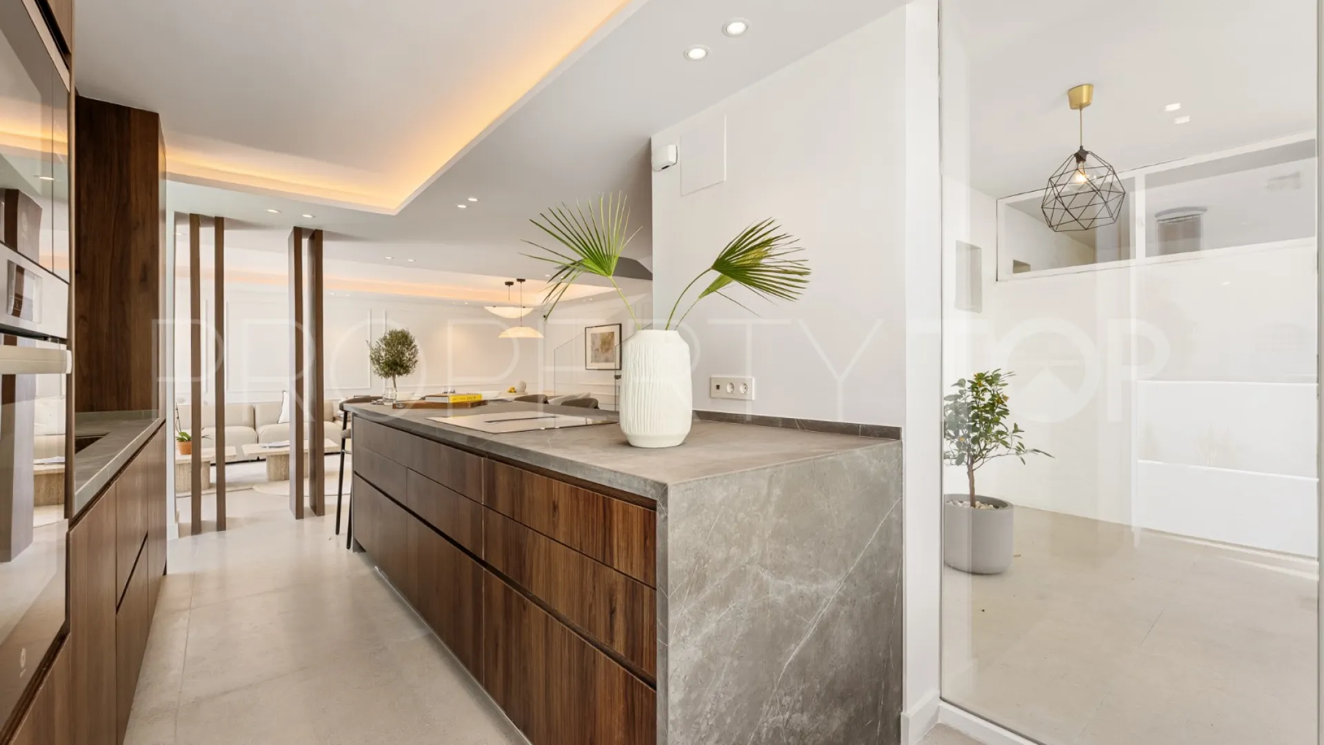 For sale town house in Marbella Golden Mile with 4 bedrooms