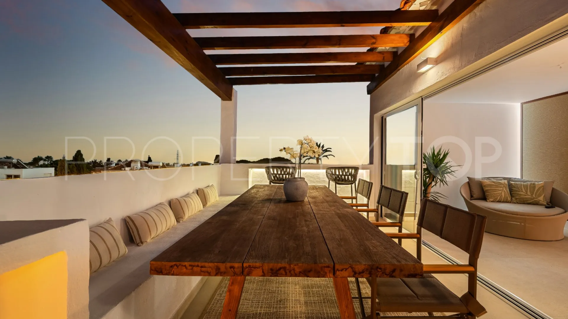 For sale town house in Marbella Golden Mile with 4 bedrooms