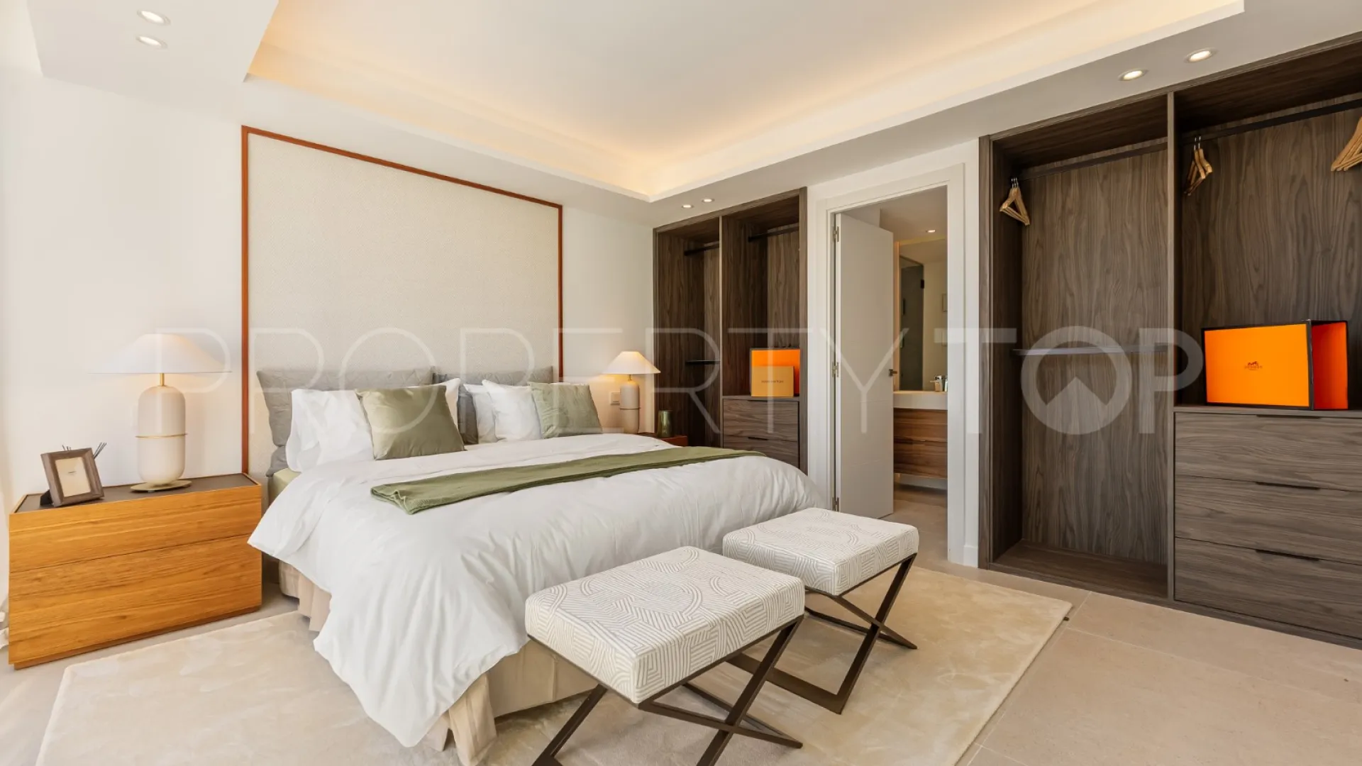 For sale town house in Marbella Golden Mile with 4 bedrooms