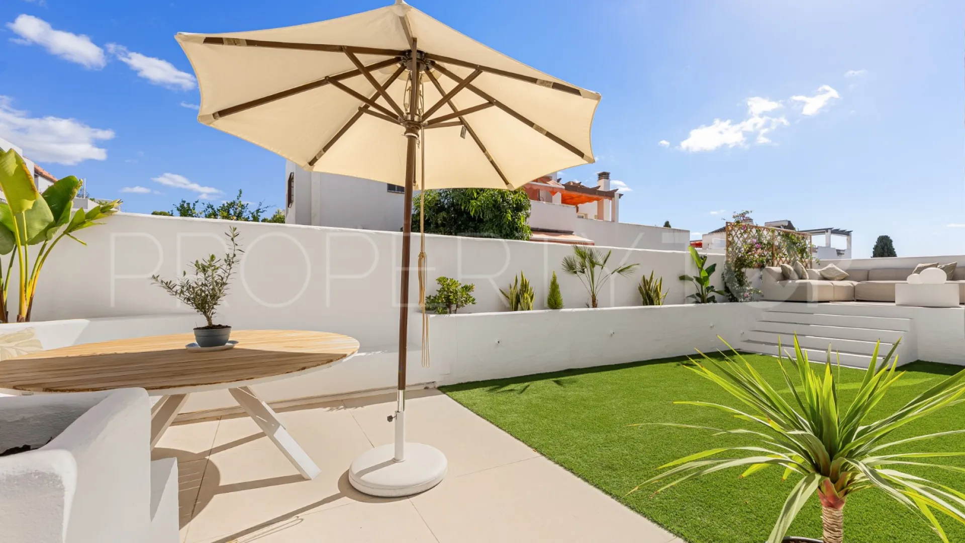 For sale town house in Marbella Golden Mile with 4 bedrooms