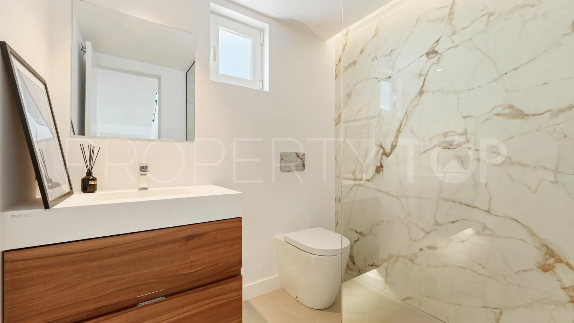 For sale town house in Marbella Golden Mile with 4 bedrooms