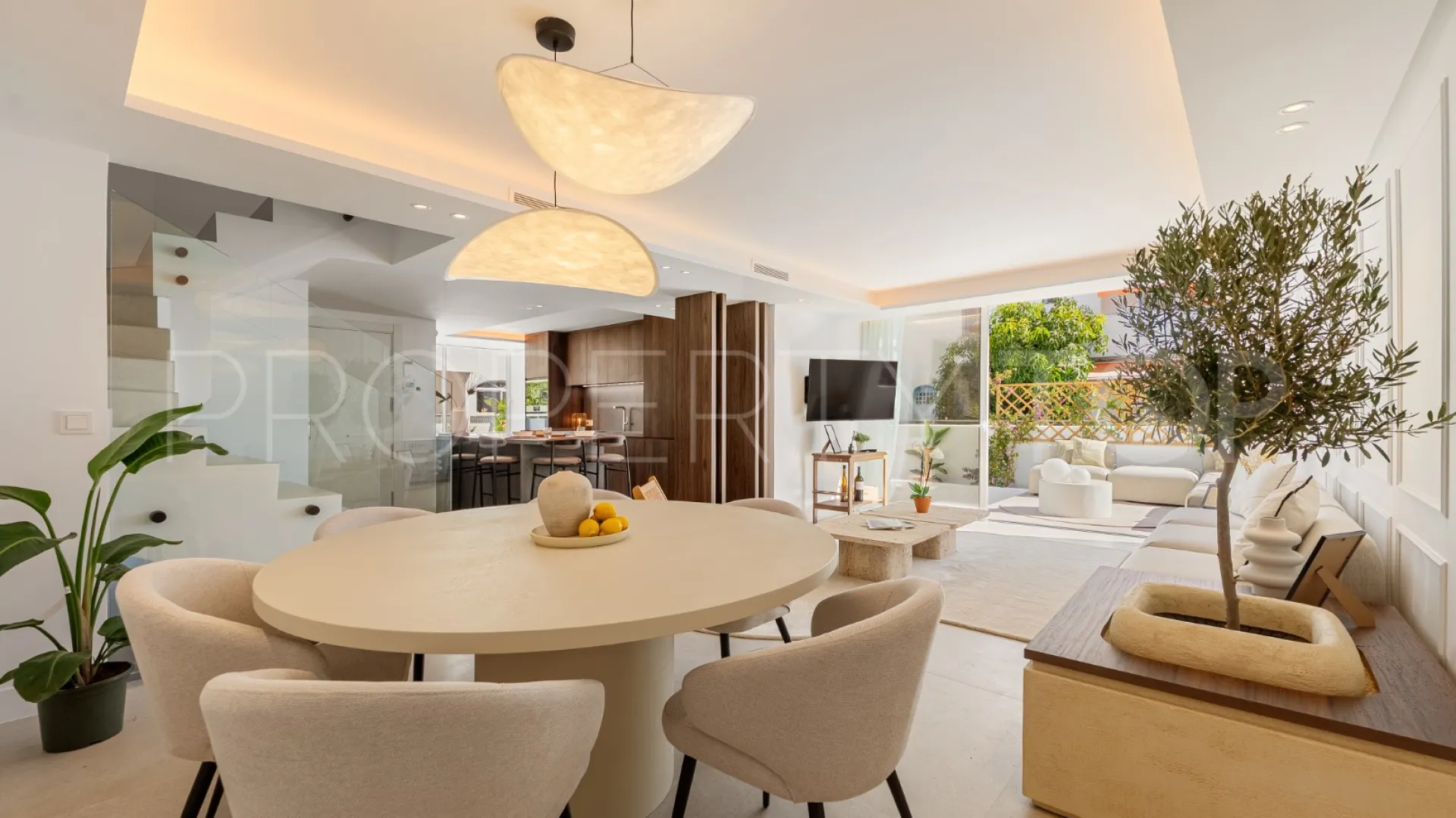 For sale town house in Marbella Golden Mile with 4 bedrooms