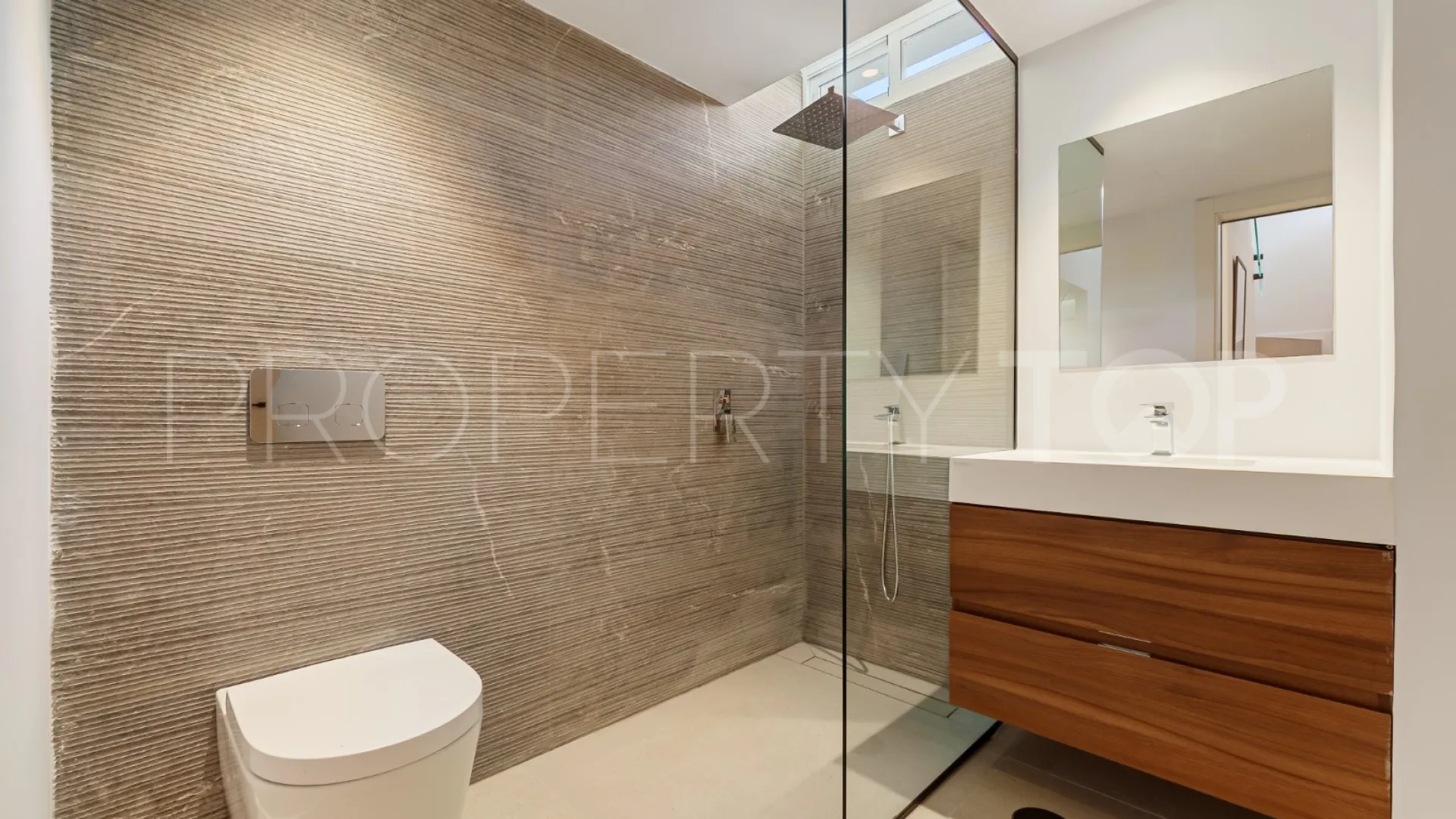 For sale town house in Marbella Golden Mile with 4 bedrooms