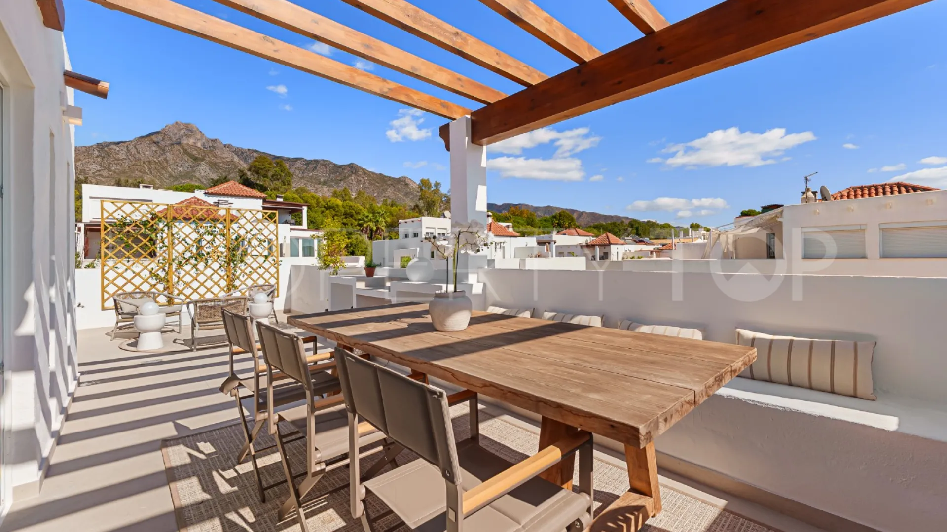 For sale town house in Marbella Golden Mile with 4 bedrooms