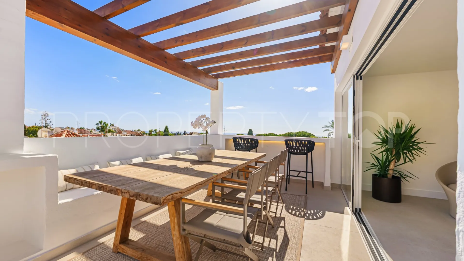 For sale town house in Marbella Golden Mile with 4 bedrooms