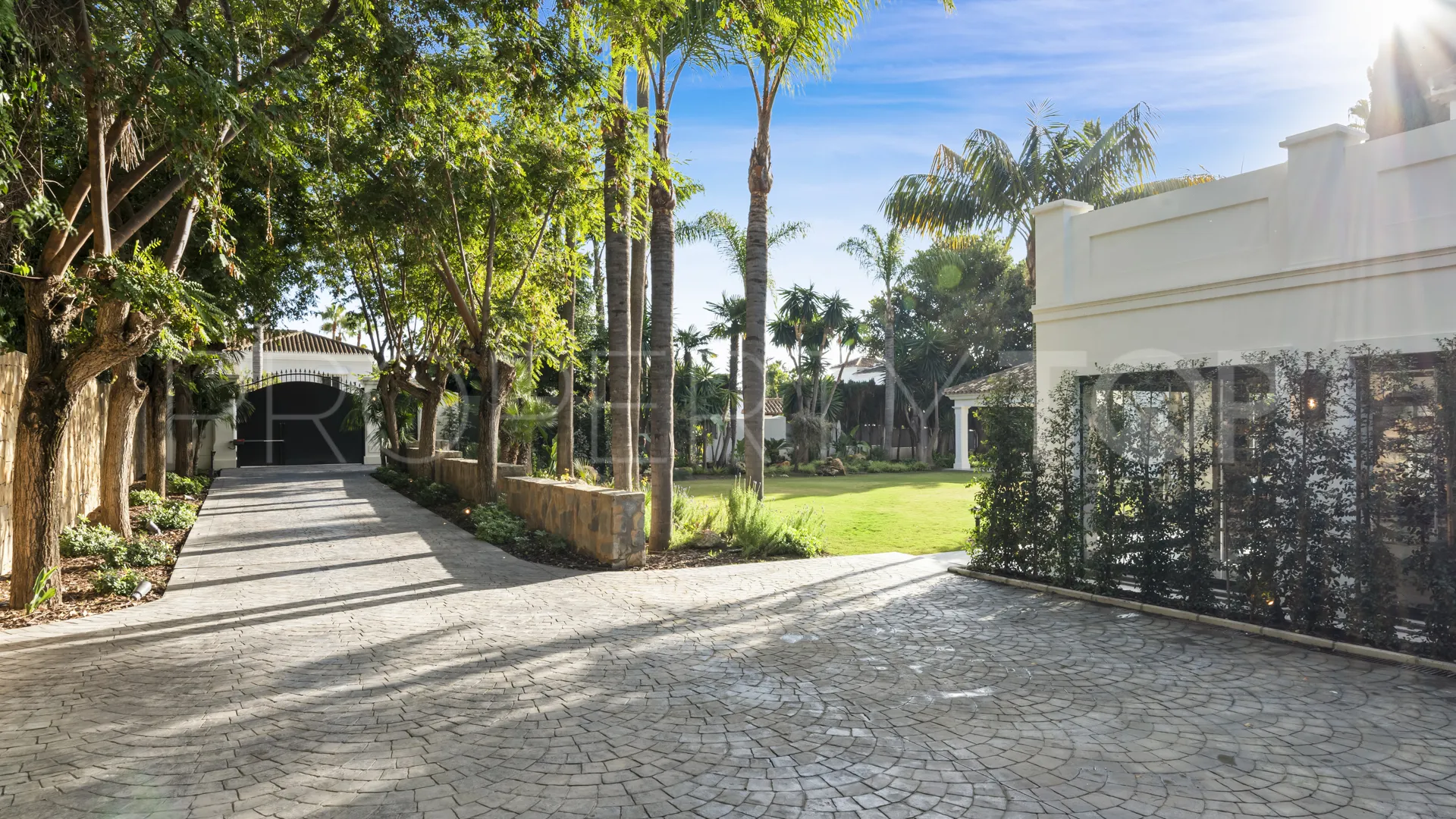 Nueva Andalucia, villa con 6 dormitorios en venta