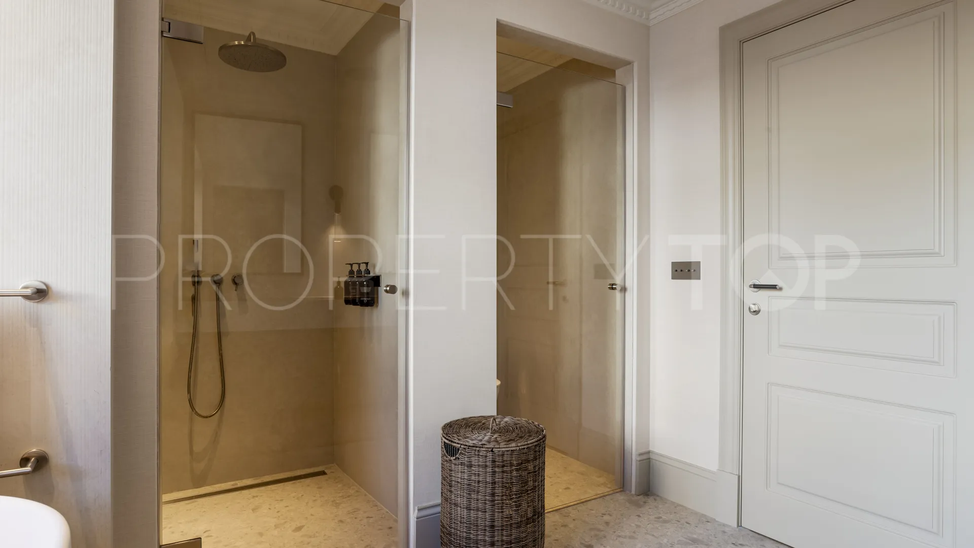 Nueva Andalucia, villa con 6 dormitorios en venta