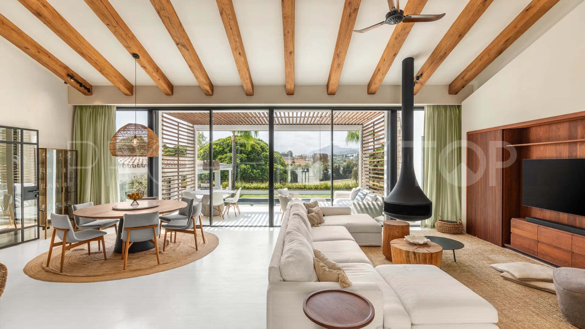 5 bedrooms villa for sale in Los Naranjos Golf