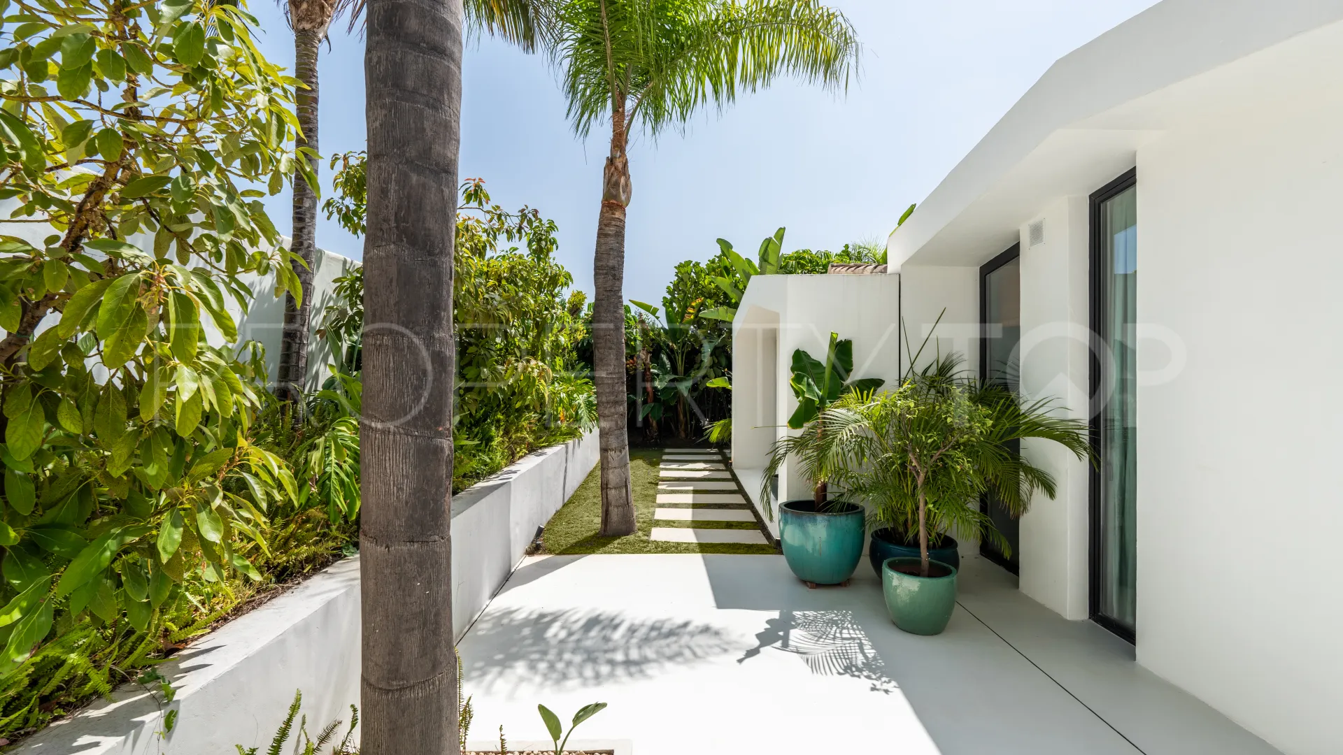 5 bedrooms villa for sale in Los Naranjos Golf