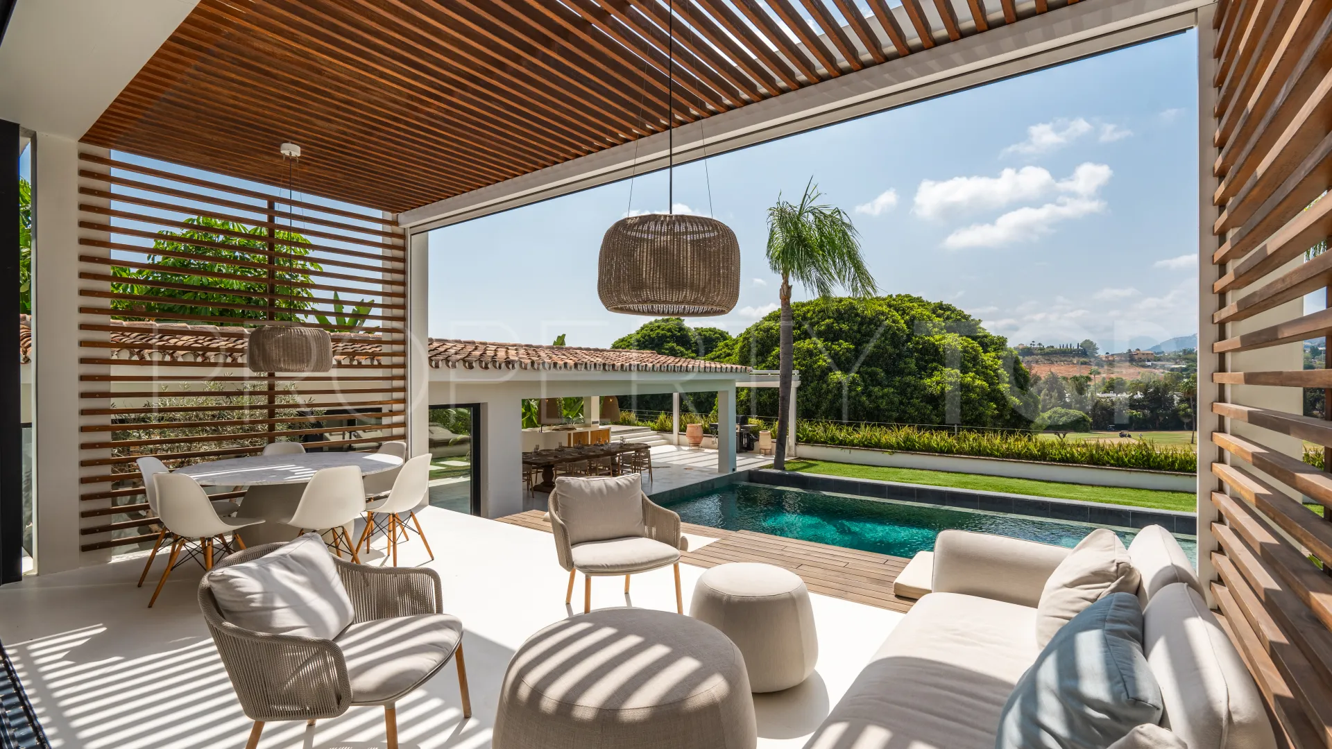5 bedrooms villa for sale in Los Naranjos Golf