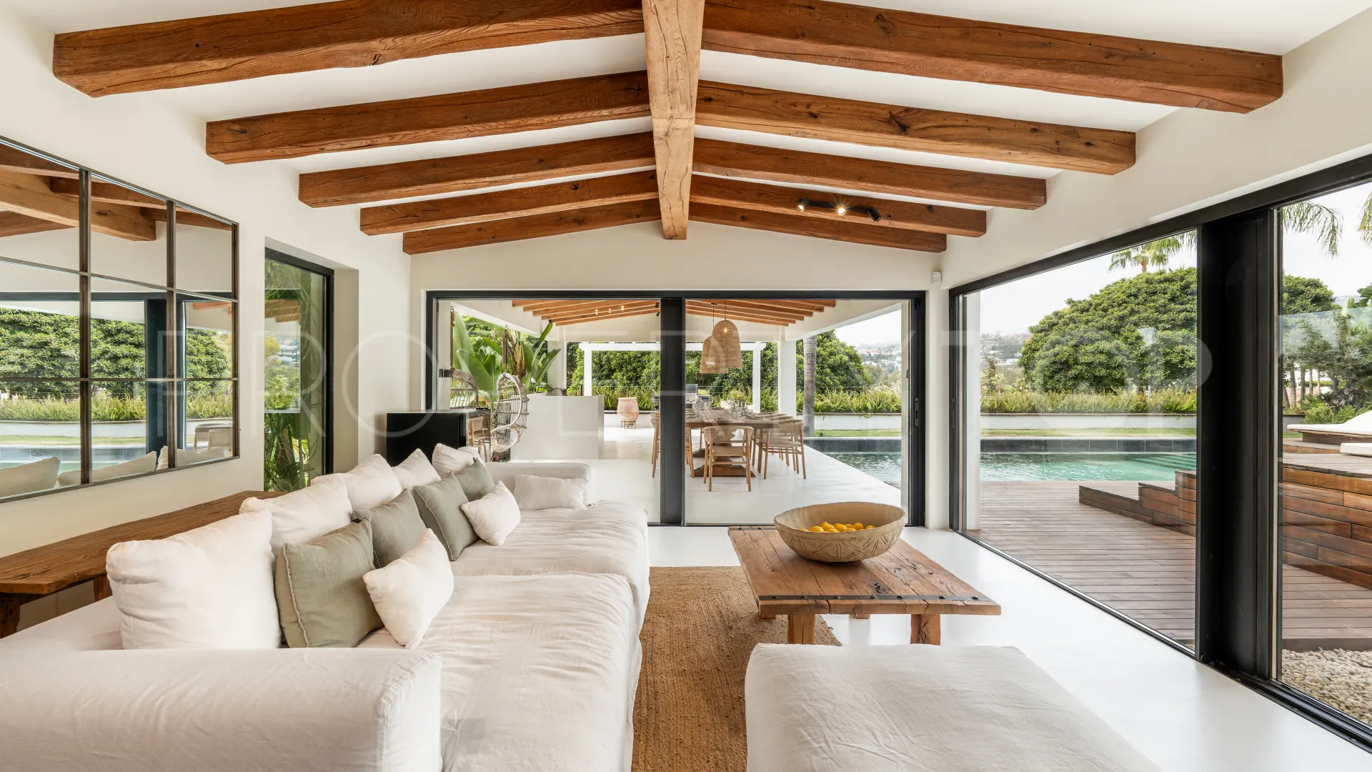 5 bedrooms villa for sale in Los Naranjos Golf