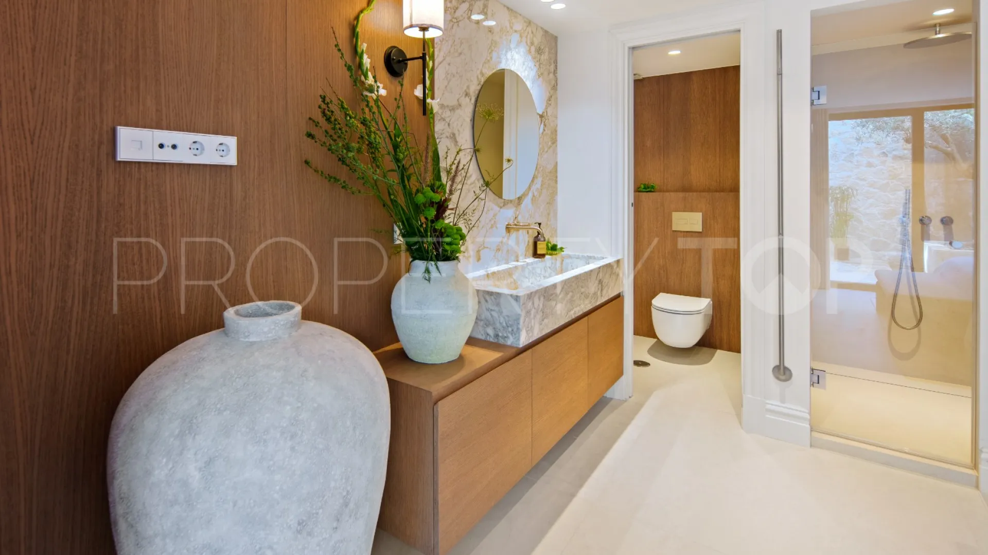 Comprar villa con 4 dormitorios en Nueva Andalucia