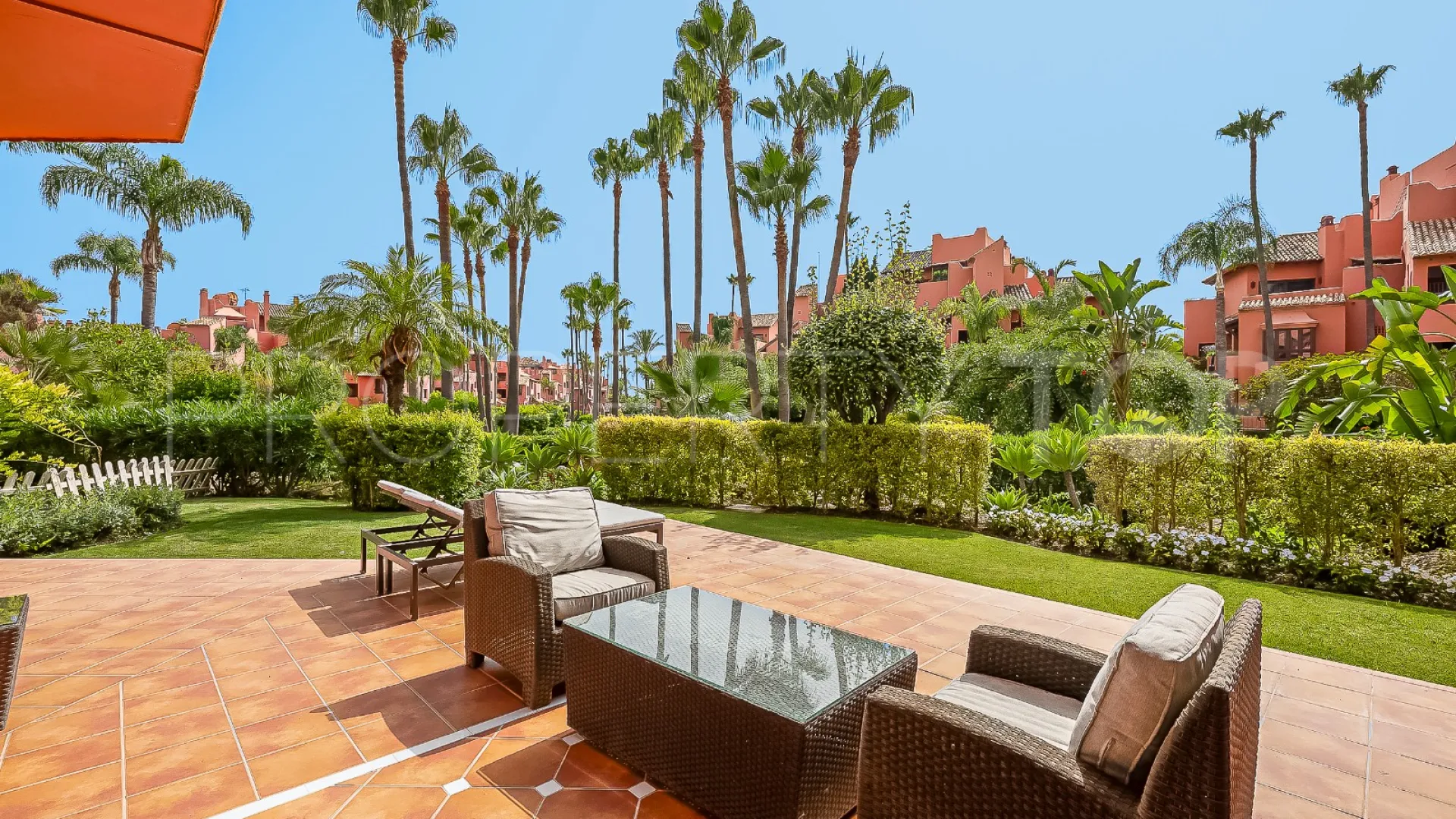Apartamento planta baja en venta en Menara Beach