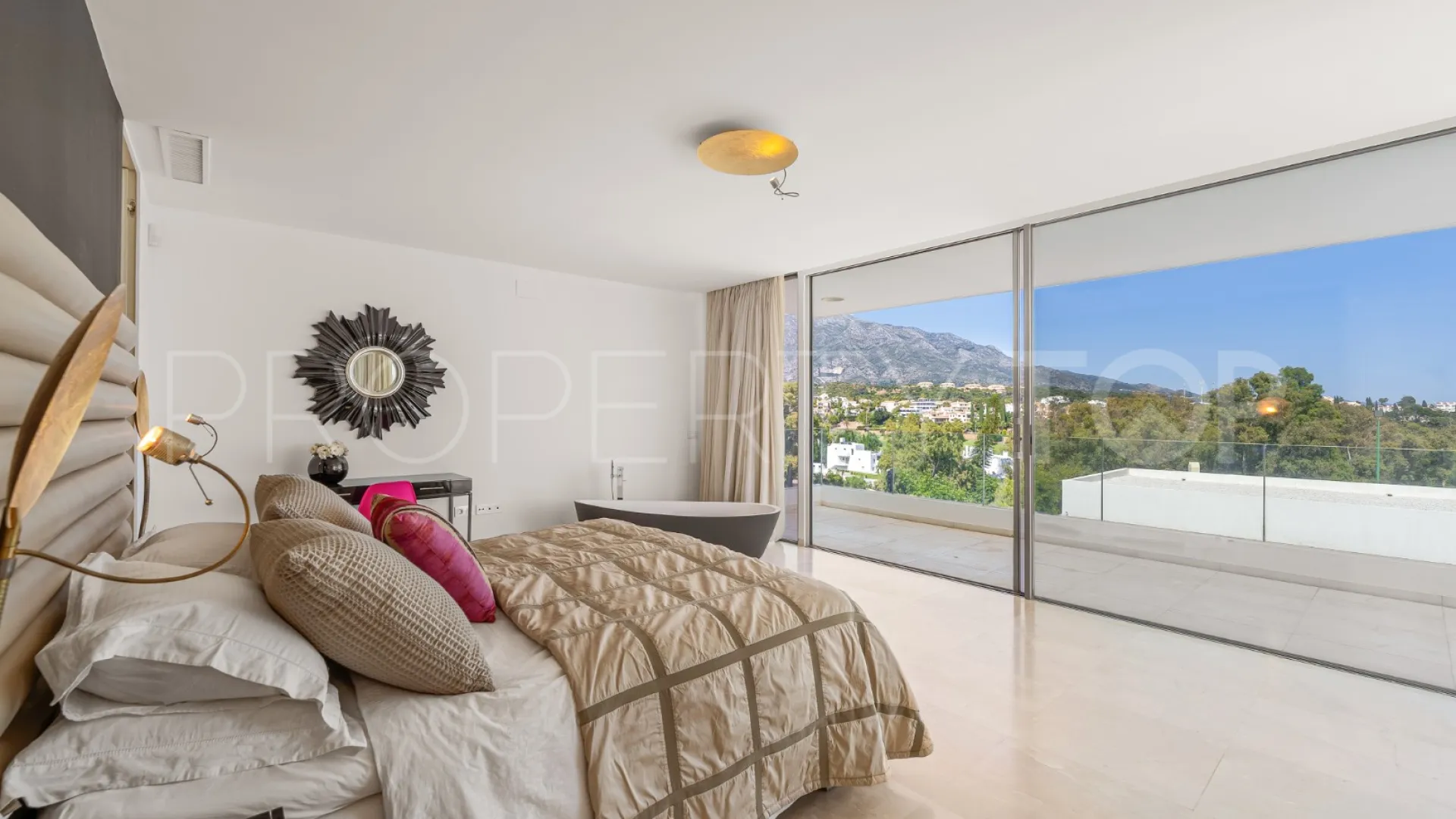 Villa de 7 dormitorios a la venta en La Cerquilla