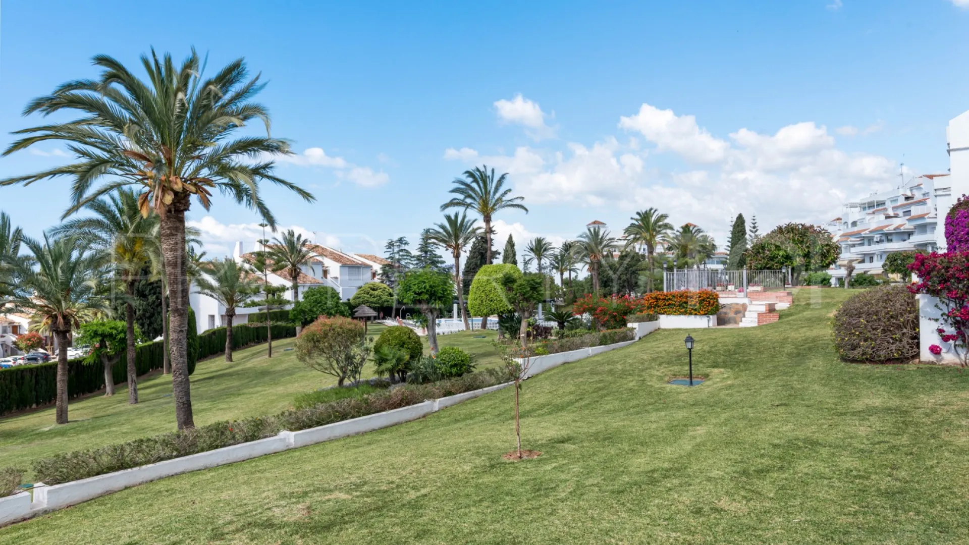 Nueva Andalucia ground floor apartment for sale