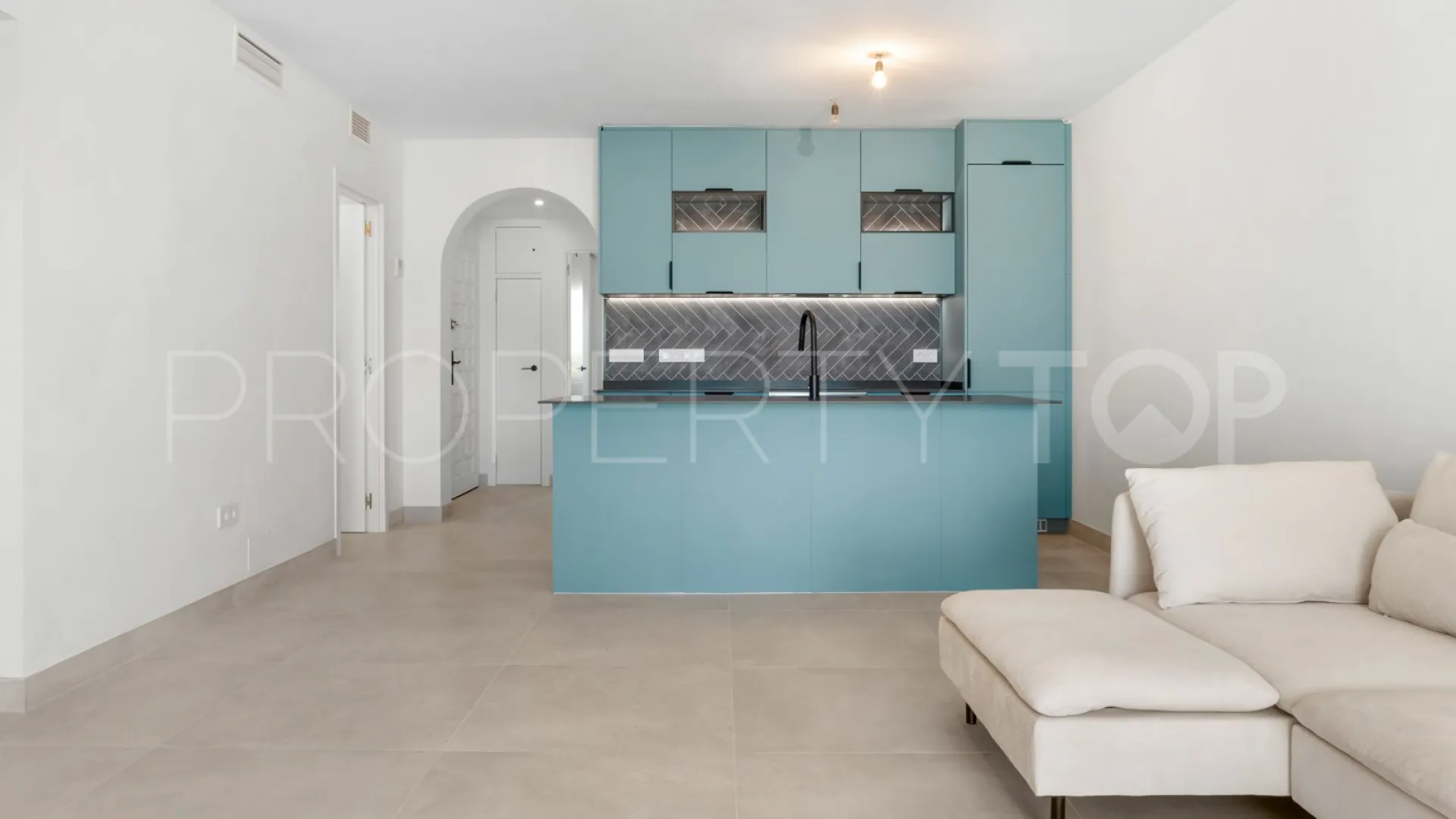 Nueva Andalucia ground floor apartment for sale